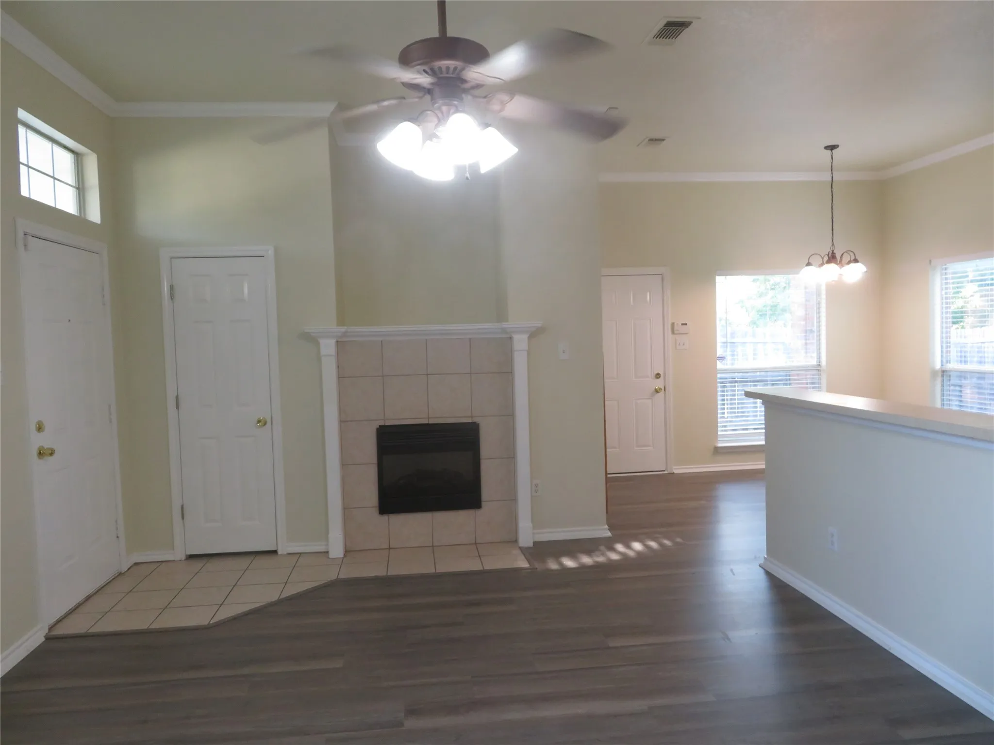 Duplex For Rent in Dallas County , 100 Roaring Springs Drive, De Soto, Texas 75115, 3 Bedroom, 2 Bathroom, 2 Garage spaces, 1,424 Sqft, built in 2003, mls#21412954, Real Estate Agent in De Soto, Homes For Rent in Dallas county, Homes For Rent in De Soto, Realtor in De Soto Texas, Real Estate Brokerage Independent Realty Texas, Luminita Cordes Realtor