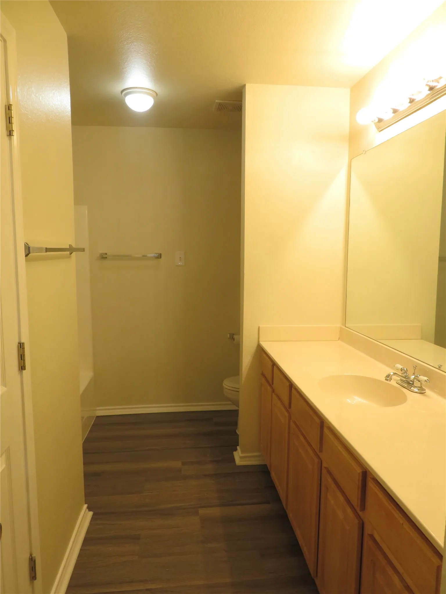 Duplex For Rent in Dallas County , 100 Roaring Springs Drive, De Soto, Texas 75115, 3 Bedroom, 2 Bathroom, 2 Garage spaces, 1,424 Sqft, built in 2003, mls#21412954, Real Estate Agent in De Soto, Homes For Rent in Dallas county, Homes For Rent in De Soto, Realtor in De Soto Texas, Real Estate Brokerage Independent Realty Texas, Luminita Cordes Realtor