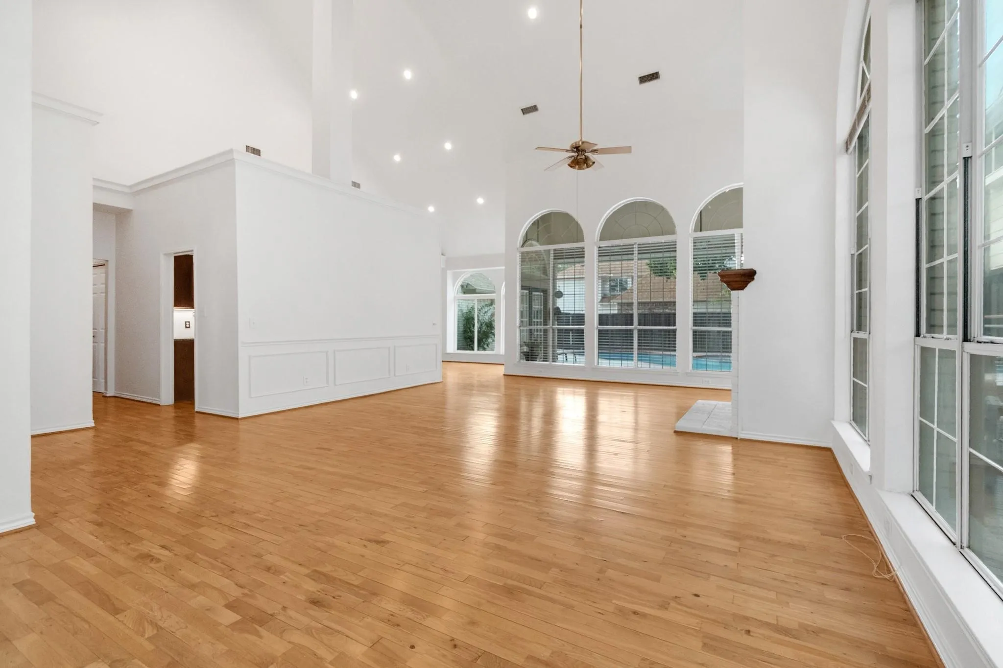 Single Family Residence For Rent in Collin County , 4637 Portrait Lane, Plano, Texas 75024, 3 Bedroom, 2 Bathroom, 2 Garage spaces, 1,778 Sqft, built in 1987, mls#21412941, Real Estate Agent in Plano, Homes For Rent in Collin county, Homes For Rent in Plano, Realtor in Plano Texas, Real Estate Brokerage Independent Realty Texas, Luminita Cordes Realtor