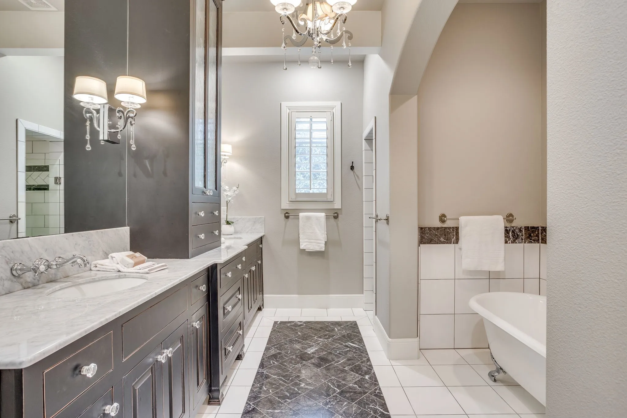 Single Family Residence For Sale in Tarrant County , 4525 Marbella Circle, Fort Worth, Texas 76126, 3 Bedroom, 4 Bathroom, 3 Garage spaces, 3,070 Sqft, built in 2013, mls#21399790, Real Estate Agent in Fort Worth, Homes For Sale in Tarrant county, Homes For Sale in Fort Worth, Realtor in Fort Worth Texas, Real Estate Brokerage Independent Realty Texas, Luminita Cordes Realtor