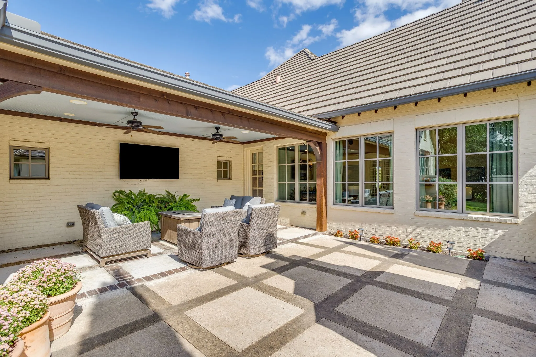 Single Family Residence For Sale in Tarrant County , 4525 Marbella Circle, Fort Worth, Texas 76126, 3 Bedroom, 4 Bathroom, 3 Garage spaces, 3,070 Sqft, built in 2013, mls#21399790, Real Estate Agent in Fort Worth, Homes For Sale in Tarrant county, Homes For Sale in Fort Worth, Realtor in Fort Worth Texas, Real Estate Brokerage Independent Realty Texas, Luminita Cordes Realtor