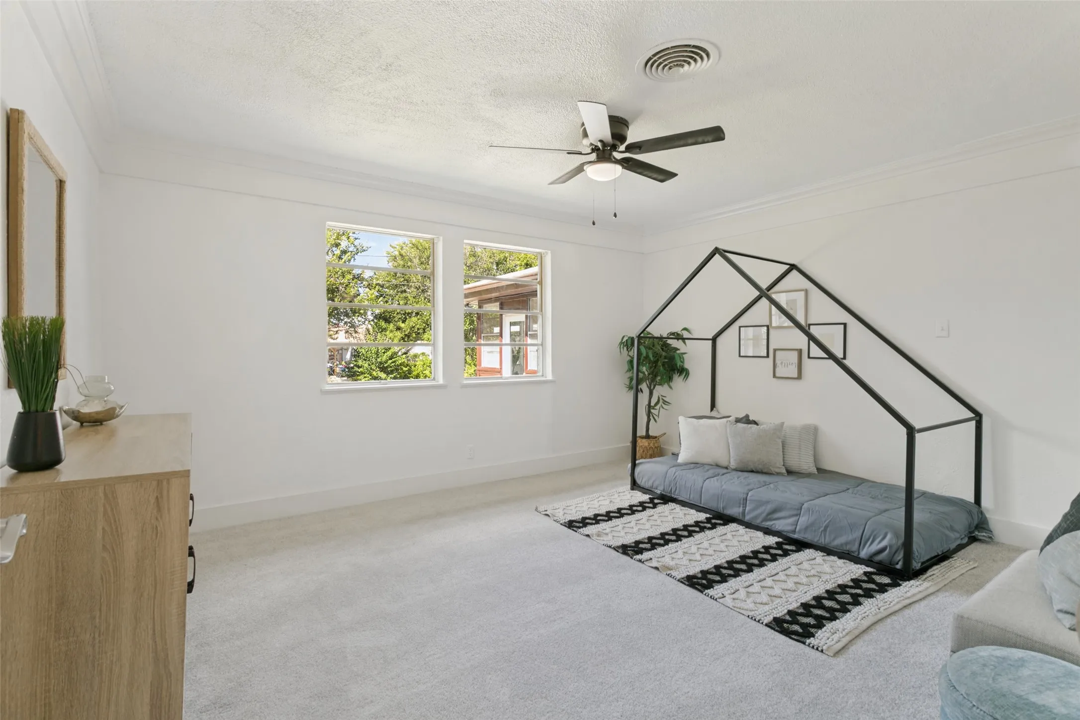 Single Family Residence For Sale in Tarrant County , 5800 Waltham Avenue, Fort Worth, Texas 76133, 3 Bedroom, 2 Bathroom, 2 Garage spaces, 1,756 Sqft, built in 1957, mls#21412899, Real Estate Agent in Fort Worth, Homes For Sale in Tarrant county, Homes For Sale in Fort Worth, Realtor in Fort Worth Texas, Real Estate Brokerage Independent Realty Texas, Luminita Cordes Realtor