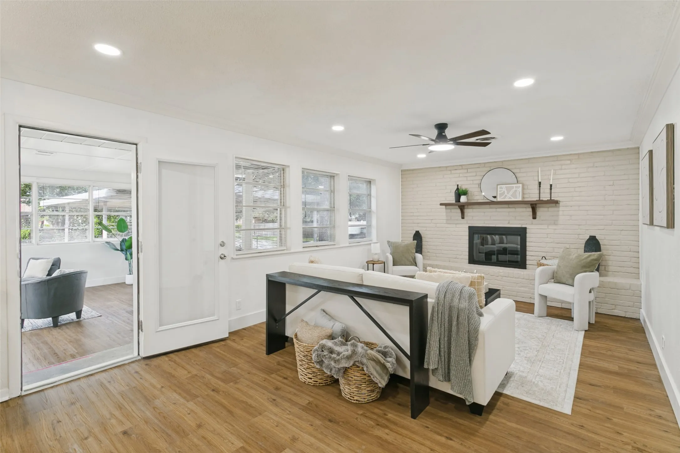 Single Family Residence For Sale in Tarrant County , 5800 Waltham Avenue, Fort Worth, Texas 76133, 3 Bedroom, 2 Bathroom, 2 Garage spaces, 1,756 Sqft, built in 1957, mls#21412899, Real Estate Agent in Fort Worth, Homes For Sale in Tarrant county, Homes For Sale in Fort Worth, Realtor in Fort Worth Texas, Real Estate Brokerage Independent Realty Texas, Luminita Cordes Realtor