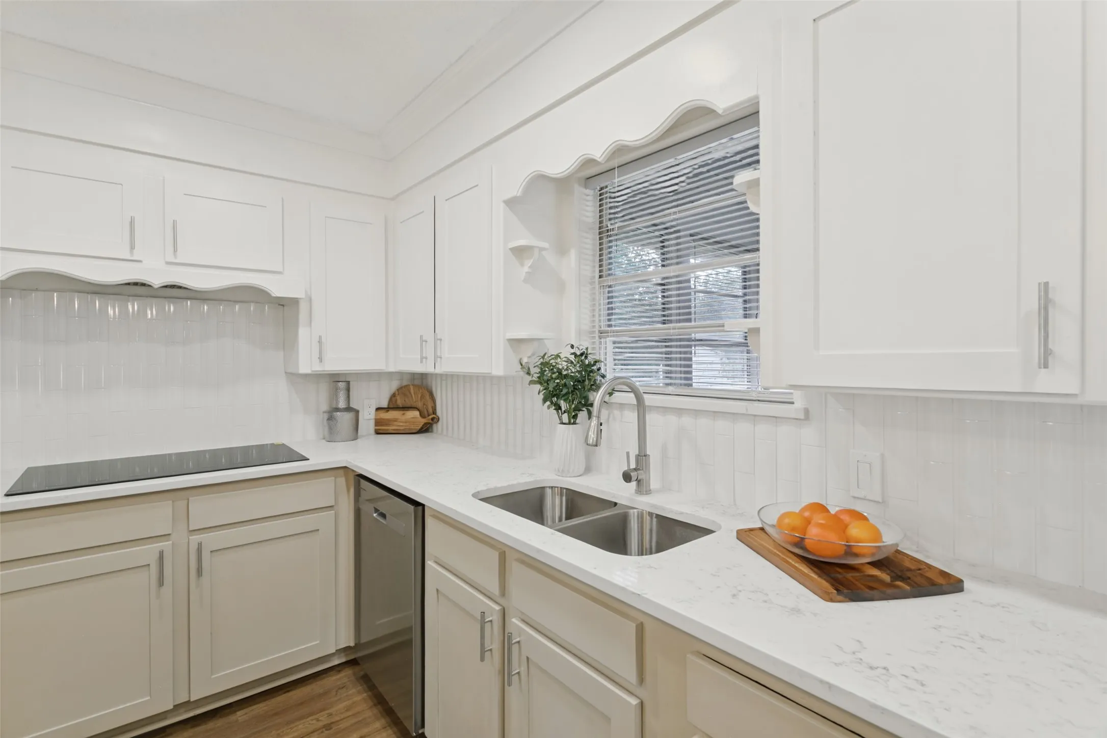 Single Family Residence For Sale in Tarrant County , 5800 Waltham Avenue, Fort Worth, Texas 76133, 3 Bedroom, 2 Bathroom, 2 Garage spaces, 1,756 Sqft, built in 1957, mls#21412899, Real Estate Agent in Fort Worth, Homes For Sale in Tarrant county, Homes For Sale in Fort Worth, Realtor in Fort Worth Texas, Real Estate Brokerage Independent Realty Texas, Luminita Cordes Realtor