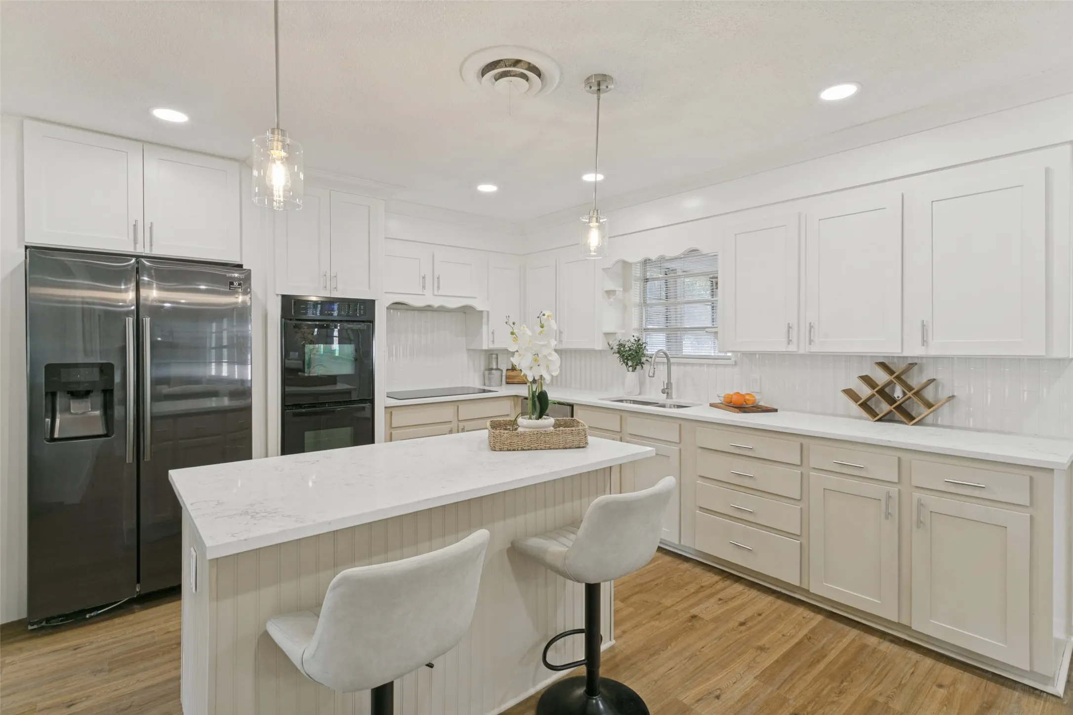 Single Family Residence For Sale in Tarrant County , 5800 Waltham Avenue, Fort Worth, Texas 76133, 3 Bedroom, 2 Bathroom, 2 Garage spaces, 1,756 Sqft, built in 1957, mls#21412899, Real Estate Agent in Fort Worth, Homes For Sale in Tarrant county, Homes For Sale in Fort Worth, Realtor in Fort Worth Texas, Real Estate Brokerage Independent Realty Texas, Luminita Cordes Realtor