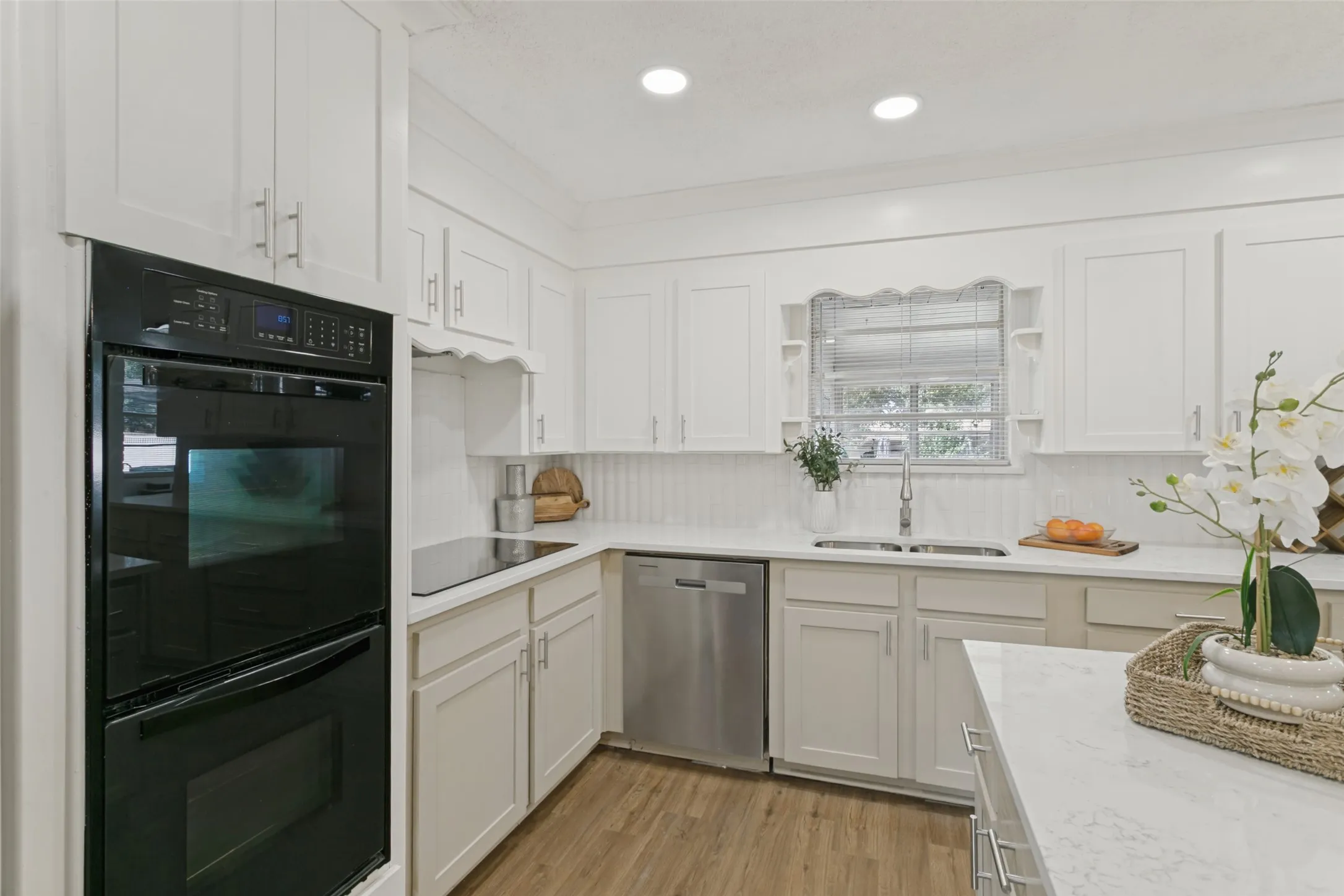Single Family Residence For Sale in Tarrant County , 5800 Waltham Avenue, Fort Worth, Texas 76133, 3 Bedroom, 2 Bathroom, 2 Garage spaces, 1,756 Sqft, built in 1957, mls#21412899, Real Estate Agent in Fort Worth, Homes For Sale in Tarrant county, Homes For Sale in Fort Worth, Realtor in Fort Worth Texas, Real Estate Brokerage Independent Realty Texas, Luminita Cordes Realtor