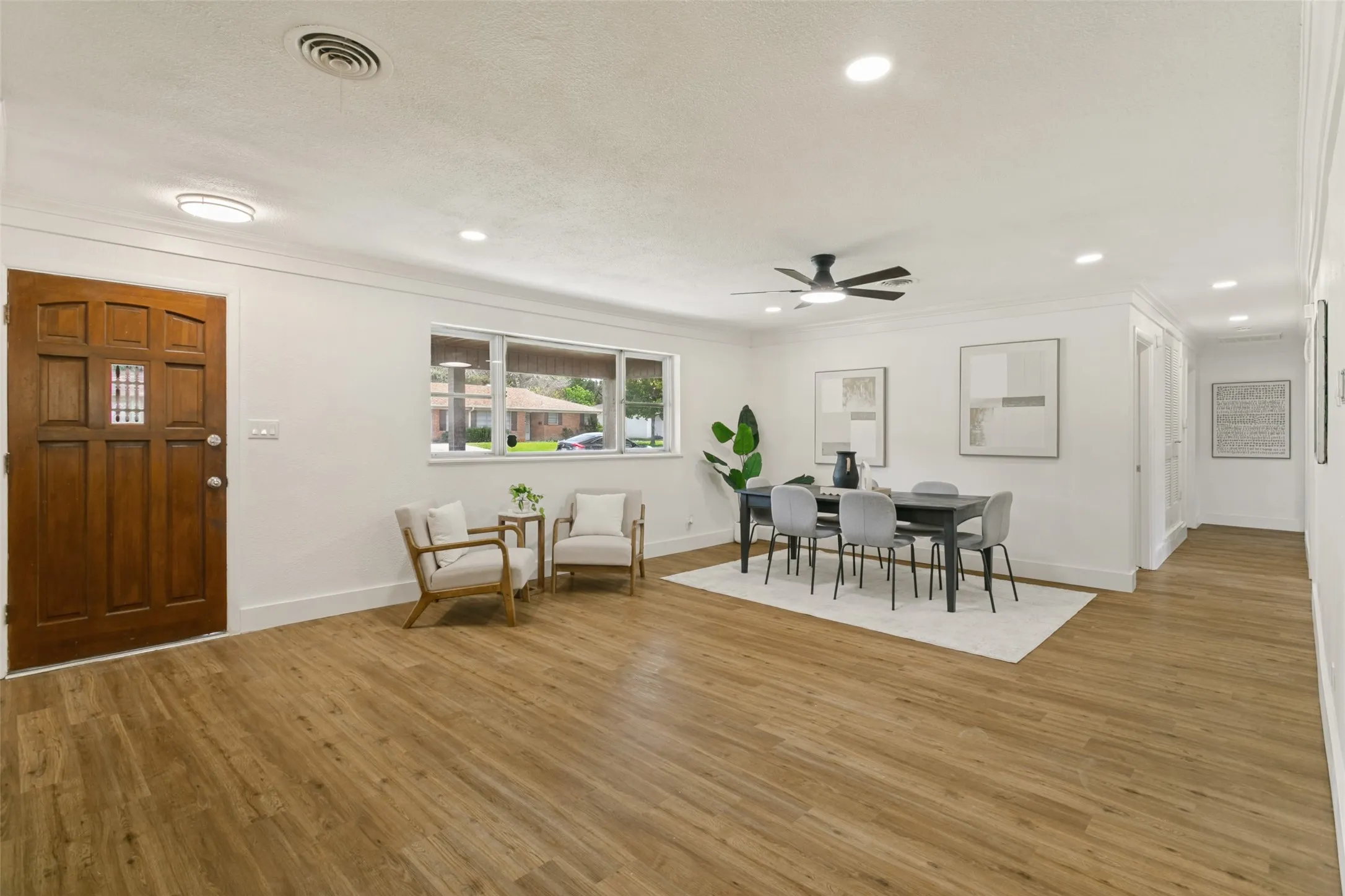 Single Family Residence For Sale in Tarrant County , 5800 Waltham Avenue, Fort Worth, Texas 76133, 3 Bedroom, 2 Bathroom, 2 Garage spaces, 1,756 Sqft, built in 1957, mls#21412899, Real Estate Agent in Fort Worth, Homes For Sale in Tarrant county, Homes For Sale in Fort Worth, Realtor in Fort Worth Texas, Real Estate Brokerage Independent Realty Texas, Luminita Cordes Realtor