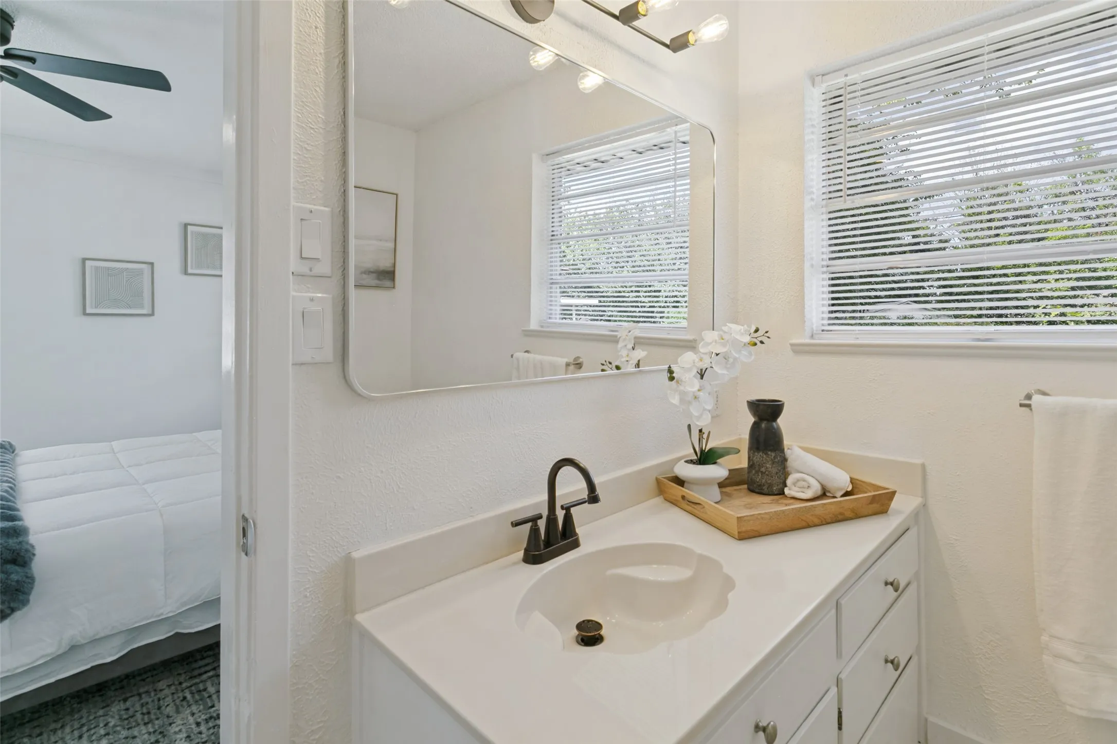 Single Family Residence For Sale in Tarrant County , 5800 Waltham Avenue, Fort Worth, Texas 76133, 3 Bedroom, 2 Bathroom, 2 Garage spaces, 1,756 Sqft, built in 1957, mls#21412899, Real Estate Agent in Fort Worth, Homes For Sale in Tarrant county, Homes For Sale in Fort Worth, Realtor in Fort Worth Texas, Real Estate Brokerage Independent Realty Texas, Luminita Cordes Realtor
