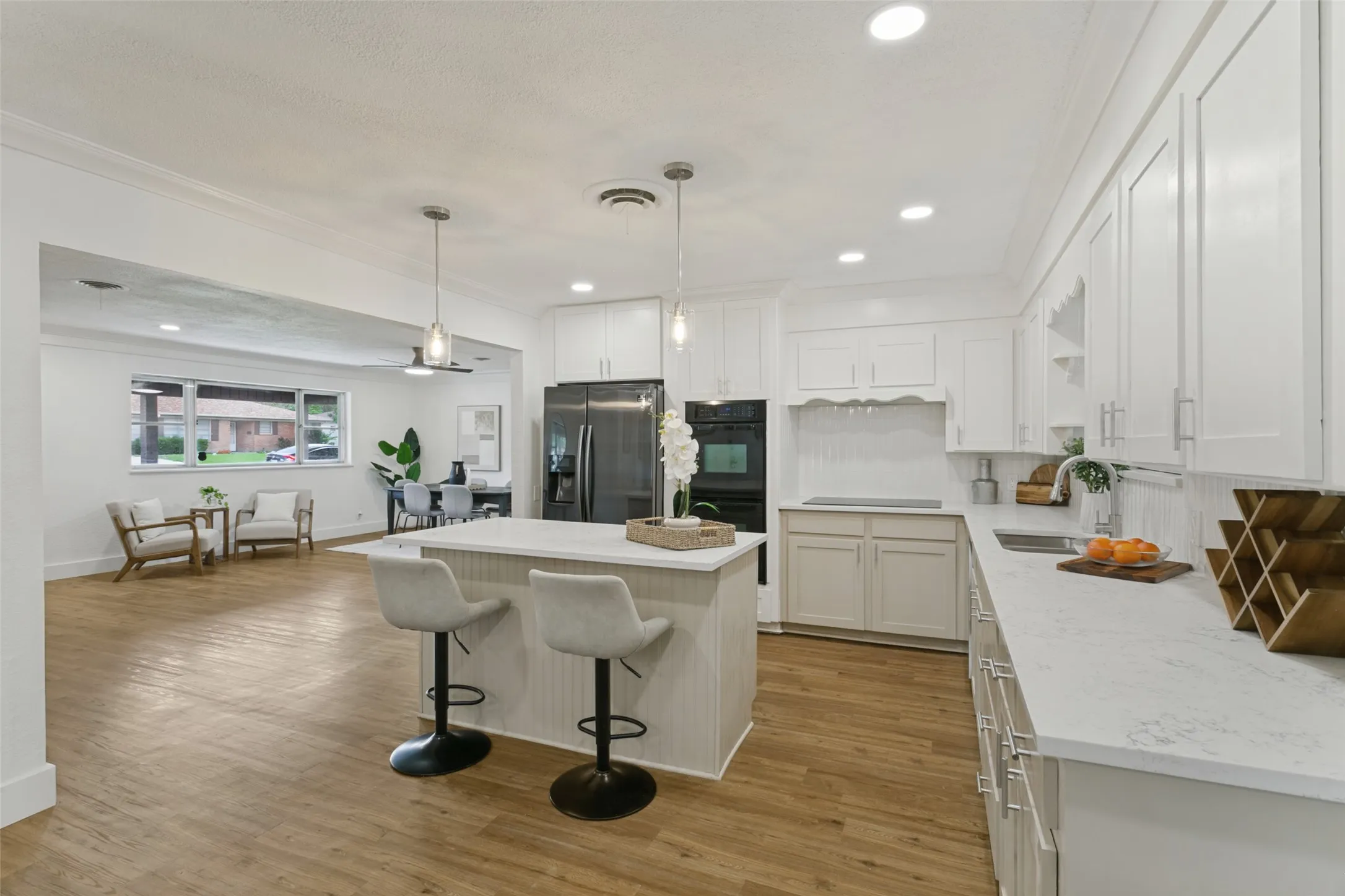 Single Family Residence For Sale in Tarrant County , 5800 Waltham Avenue, Fort Worth, Texas 76133, 3 Bedroom, 2 Bathroom, 2 Garage spaces, 1,756 Sqft, built in 1957, mls#21412899, Real Estate Agent in Fort Worth, Homes For Sale in Tarrant county, Homes For Sale in Fort Worth, Realtor in Fort Worth Texas, Real Estate Brokerage Independent Realty Texas, Luminita Cordes Realtor
