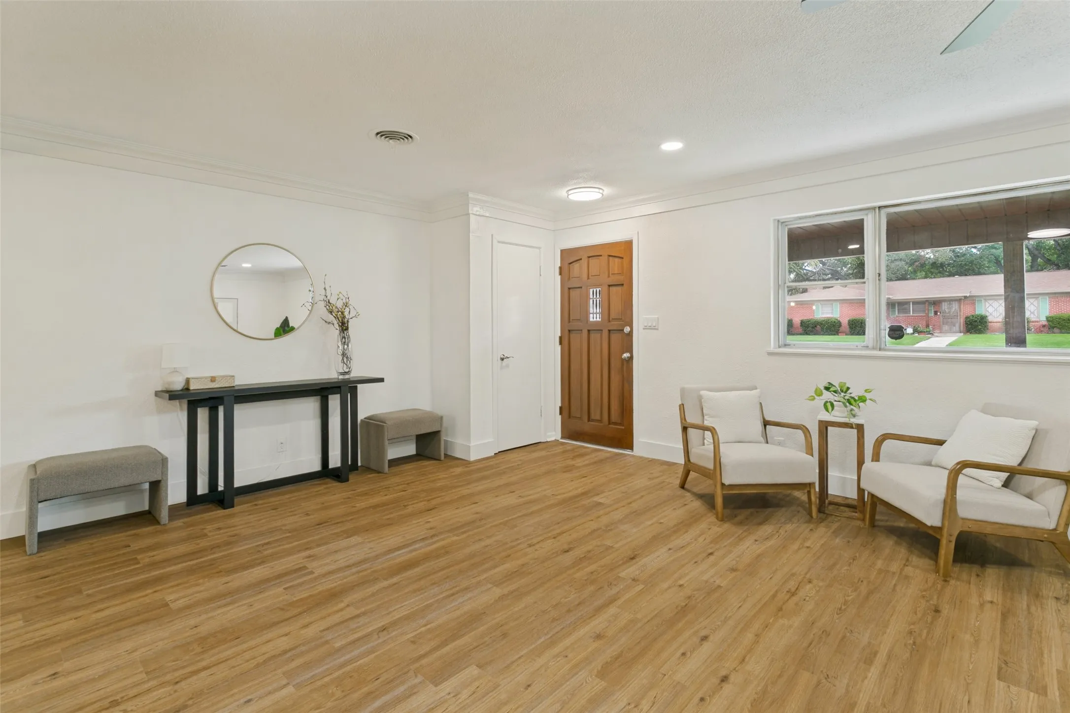 Single Family Residence For Sale in Tarrant County , 5800 Waltham Avenue, Fort Worth, Texas 76133, 3 Bedroom, 2 Bathroom, 2 Garage spaces, 1,756 Sqft, built in 1957, mls#21412899, Real Estate Agent in Fort Worth, Homes For Sale in Tarrant county, Homes For Sale in Fort Worth, Realtor in Fort Worth Texas, Real Estate Brokerage Independent Realty Texas, Luminita Cordes Realtor