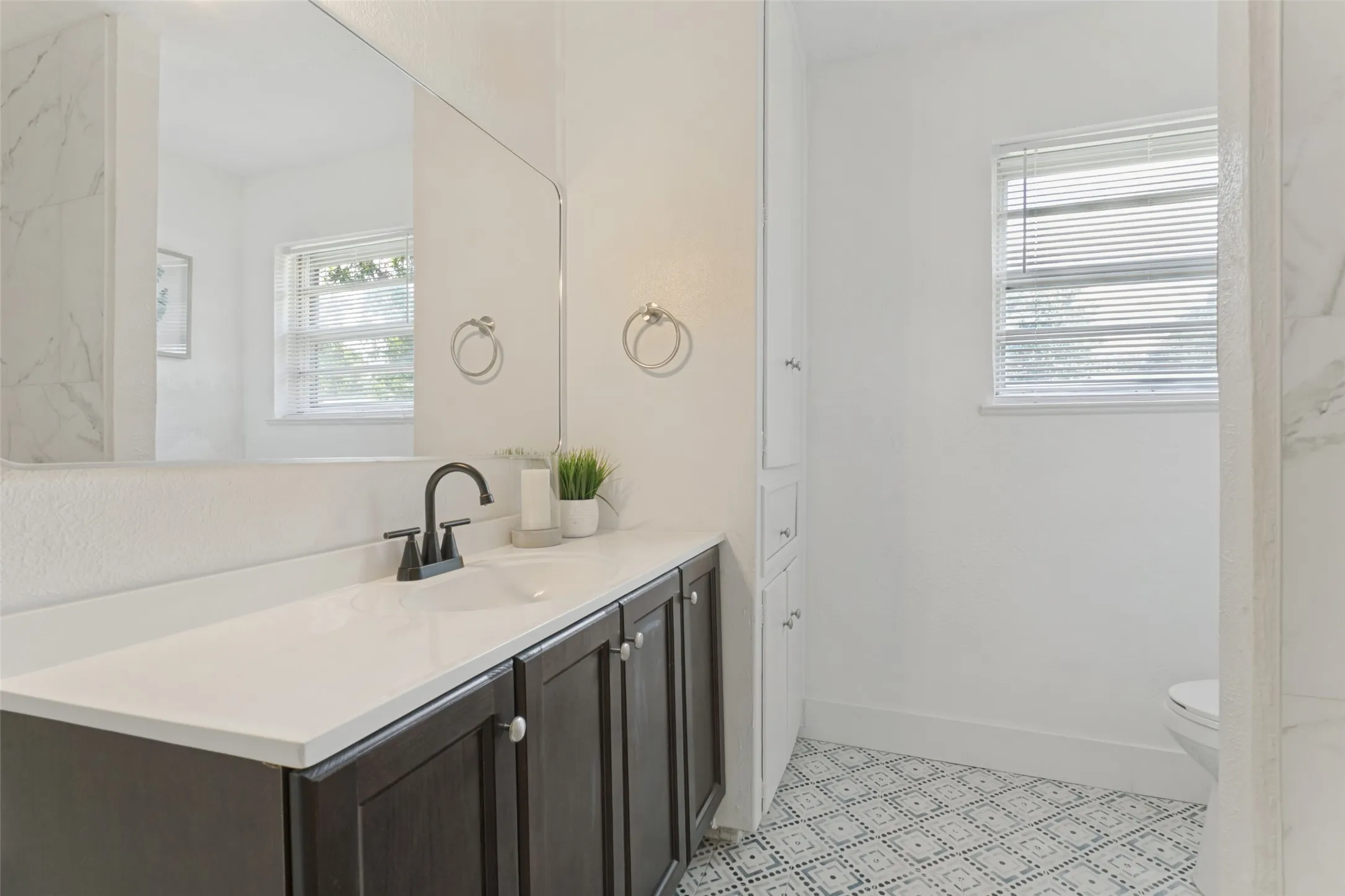 Single Family Residence For Sale in Tarrant County , 5800 Waltham Avenue, Fort Worth, Texas 76133, 3 Bedroom, 2 Bathroom, 2 Garage spaces, 1,756 Sqft, built in 1957, mls#21412899, Real Estate Agent in Fort Worth, Homes For Sale in Tarrant county, Homes For Sale in Fort Worth, Realtor in Fort Worth Texas, Real Estate Brokerage Independent Realty Texas, Luminita Cordes Realtor