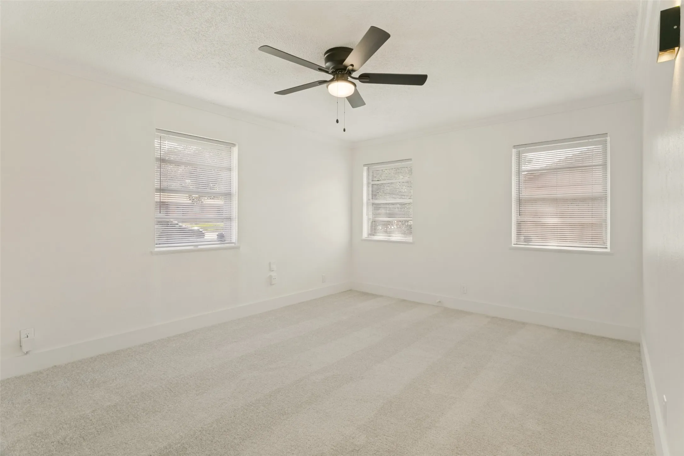 Single Family Residence For Sale in Tarrant County , 5800 Waltham Avenue, Fort Worth, Texas 76133, 3 Bedroom, 2 Bathroom, 2 Garage spaces, 1,756 Sqft, built in 1957, mls#21412899, Real Estate Agent in Fort Worth, Homes For Sale in Tarrant county, Homes For Sale in Fort Worth, Realtor in Fort Worth Texas, Real Estate Brokerage Independent Realty Texas, Luminita Cordes Realtor