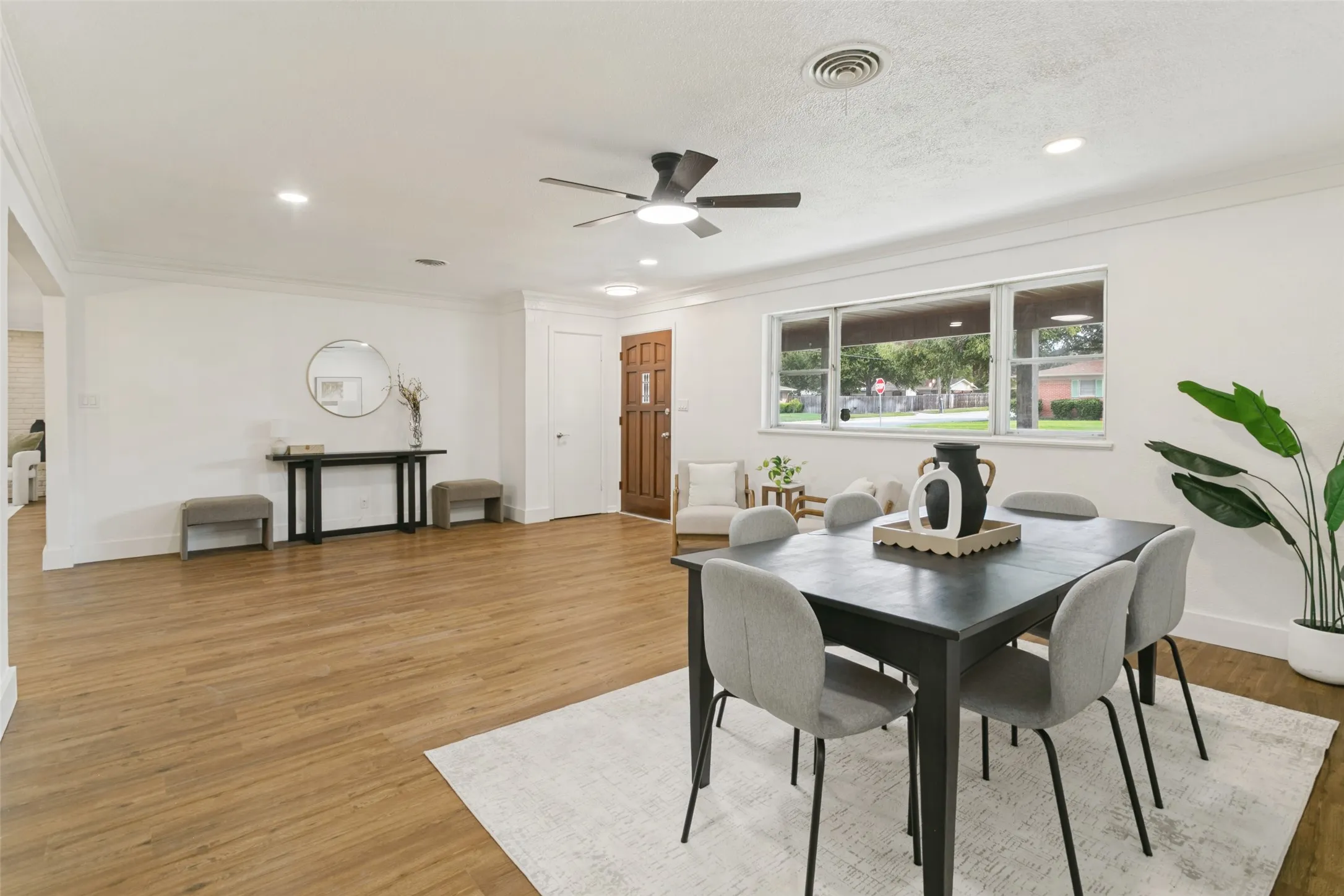Single Family Residence For Sale in Tarrant County , 5800 Waltham Avenue, Fort Worth, Texas 76133, 3 Bedroom, 2 Bathroom, 2 Garage spaces, 1,756 Sqft, built in 1957, mls#21412899, Real Estate Agent in Fort Worth, Homes For Sale in Tarrant county, Homes For Sale in Fort Worth, Realtor in Fort Worth Texas, Real Estate Brokerage Independent Realty Texas, Luminita Cordes Realtor