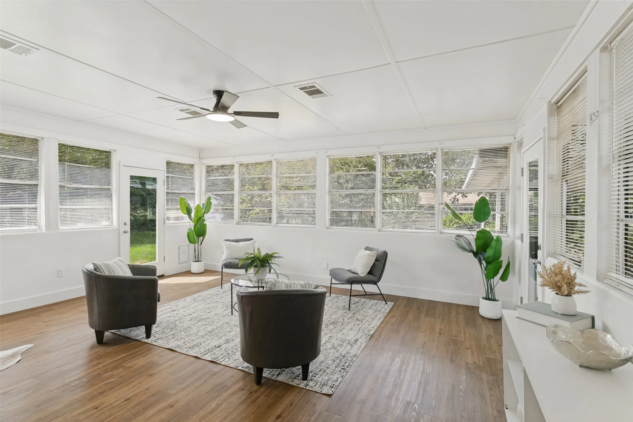 Single Family Residence For Sale in Tarrant County , 5800 Waltham Avenue, Fort Worth, Texas 76133, 3 Bedroom, 2 Bathroom, 2 Garage spaces, 1,756 Sqft, built in 1957, mls#21412899, Real Estate Agent in Fort Worth, Homes For Sale in Tarrant county, Homes For Sale in Fort Worth, Realtor in Fort Worth Texas, Real Estate Brokerage Independent Realty Texas, Luminita Cordes Realtor