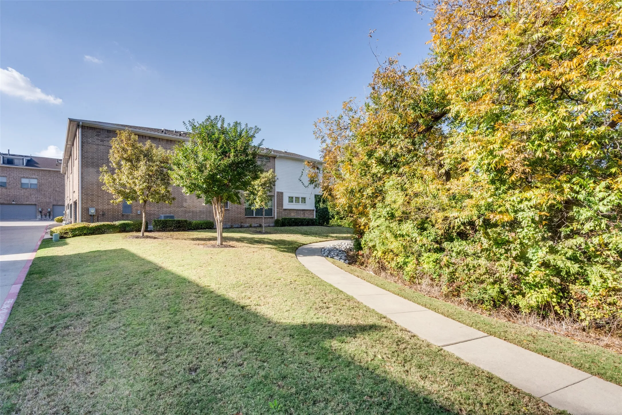 Townhouse For Rent in Collin County , 1423 Lamb Drive, Plano, Texas 75075, 2 Bedroom, 3 Bathroom, 2 Garage spaces, 1,904 Sqft, built in 2018, mls#21412965, Real Estate Agent in Plano, Homes For Rent in Collin county, Homes For Rent in Plano, Realtor in Plano Texas, Real Estate Brokerage Independent Realty Texas, Luminita Cordes Realtor