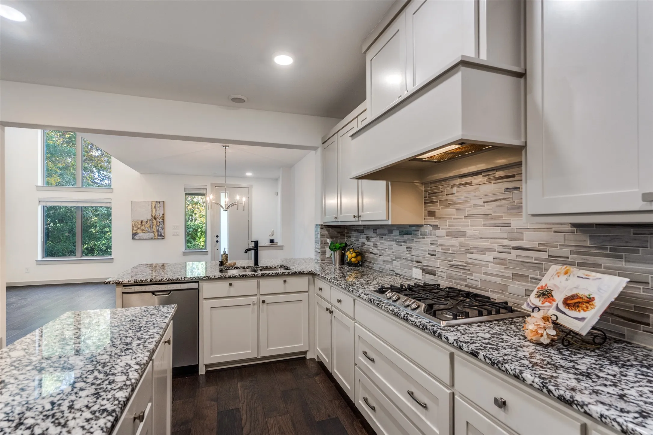 Townhouse For Rent in Collin County , 1423 Lamb Drive, Plano, Texas 75075, 2 Bedroom, 3 Bathroom, 2 Garage spaces, 1,904 Sqft, built in 2018, mls#21412965, Real Estate Agent in Plano, Homes For Rent in Collin county, Homes For Rent in Plano, Realtor in Plano Texas, Real Estate Brokerage Independent Realty Texas, Luminita Cordes Realtor