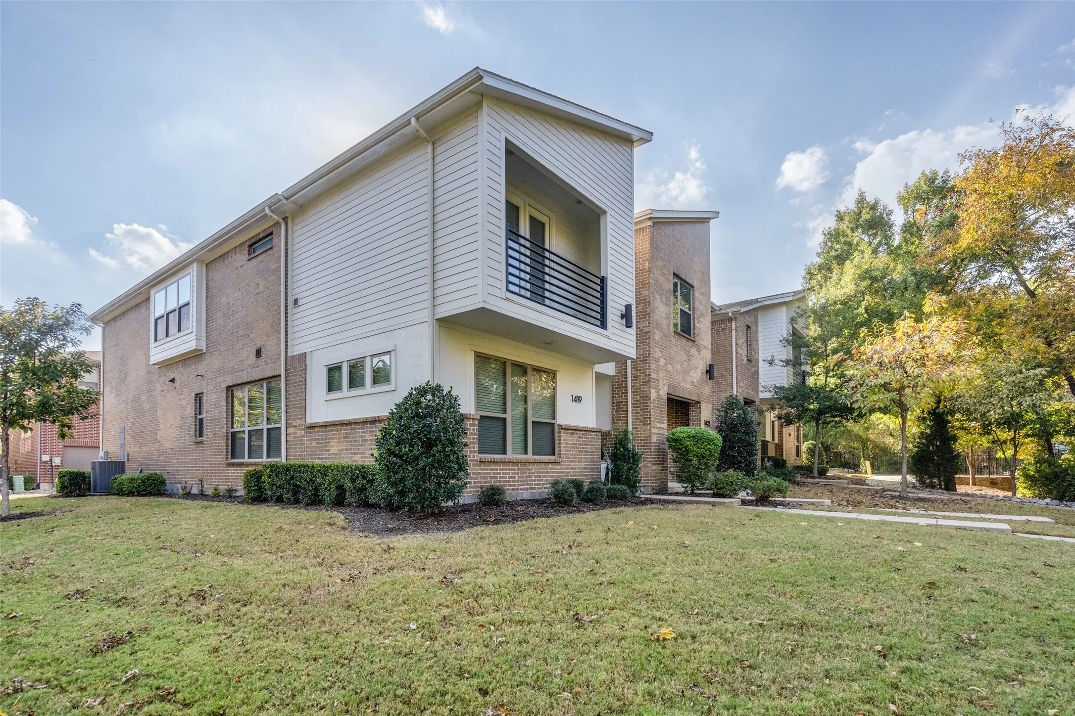 Townhouse For Rent in Collin County , 1423 Lamb Drive, Plano, Texas 75075, 2 Bedroom, 3 Bathroom, 2 Garage spaces, 1,904 Sqft, built in 2018, mls#21412965, Real Estate Agent in Plano, Homes For Rent in Collin county, Homes For Rent in Plano, Realtor in Plano Texas, Real Estate Brokerage Independent Realty Texas, Luminita Cordes Realtor