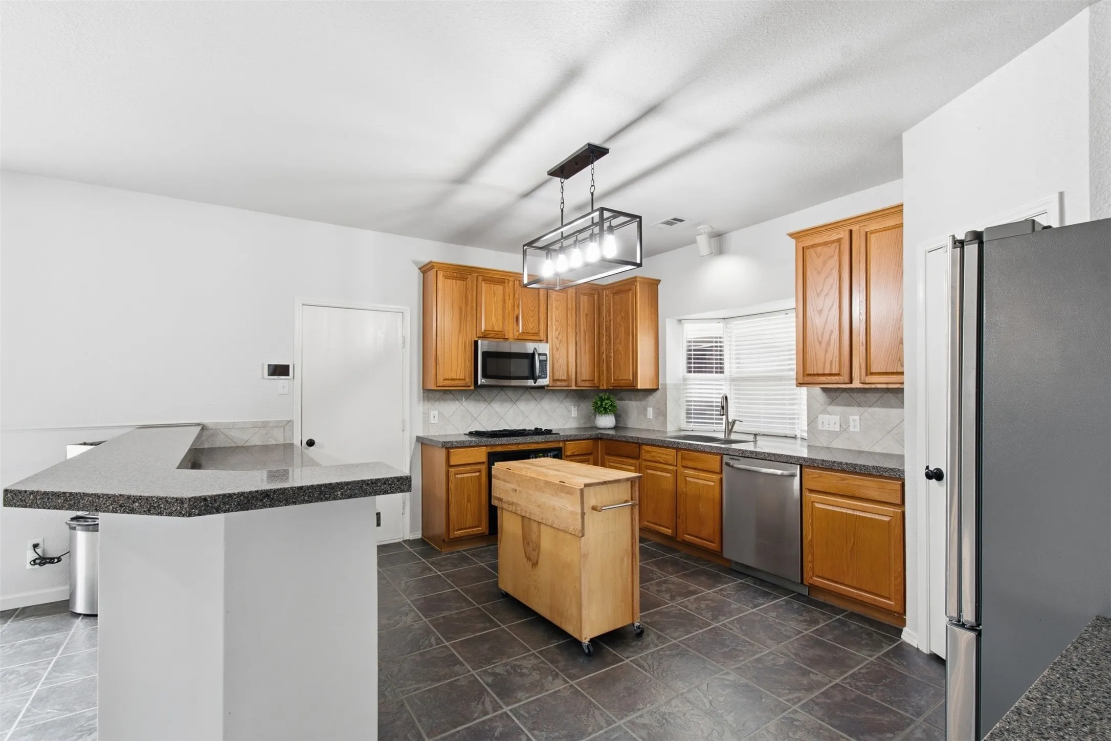 Single Family Residence For Sale in Denton County , 5609 Norris Drive, The Colony, Texas 75056, 4 Bedroom, 3 Bathroom, 2 Garage spaces, 2,883 Sqft, built in 2001, mls#21412726, Real Estate Agent in The Colony, Homes For Sale in Denton county, Homes For Sale in The Colony, Realtor in The Colony Texas, Real Estate Brokerage Independent Realty Texas, Luminita Cordes Realtor