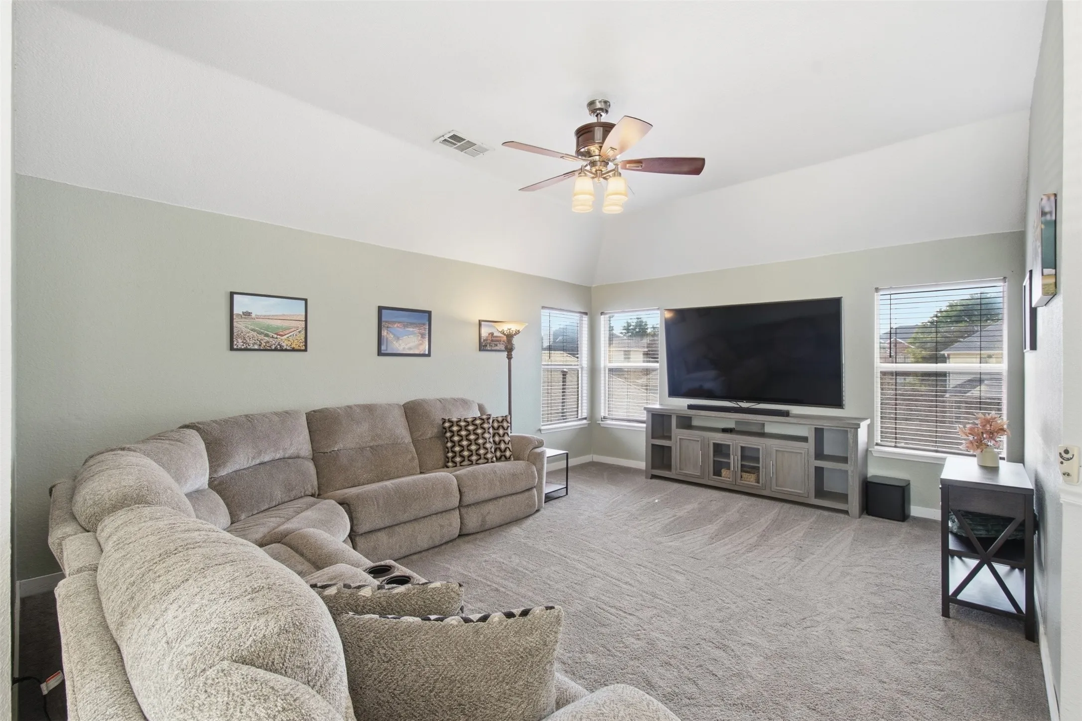 Single Family Residence For Sale in Denton County , 5609 Norris Drive, The Colony, Texas 75056, 4 Bedroom, 3 Bathroom, 2 Garage spaces, 2,883 Sqft, built in 2001, mls#21412726, Real Estate Agent in The Colony, Homes For Sale in Denton county, Homes For Sale in The Colony, Realtor in The Colony Texas, Real Estate Brokerage Independent Realty Texas, Luminita Cordes Realtor