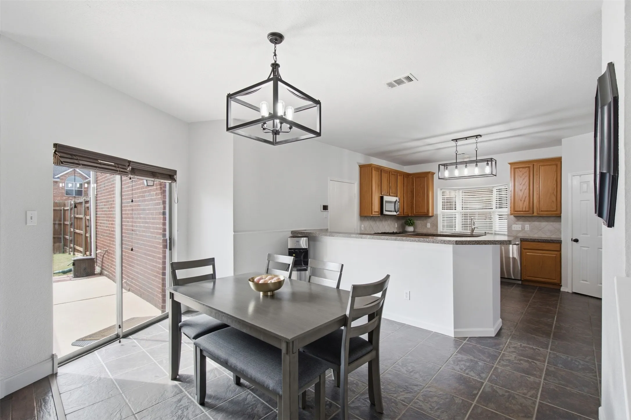 Single Family Residence For Sale in Denton County , 5609 Norris Drive, The Colony, Texas 75056, 4 Bedroom, 3 Bathroom, 2 Garage spaces, 2,883 Sqft, built in 2001, mls#21412726, Real Estate Agent in The Colony, Homes For Sale in Denton county, Homes For Sale in The Colony, Realtor in The Colony Texas, Real Estate Brokerage Independent Realty Texas, Luminita Cordes Realtor