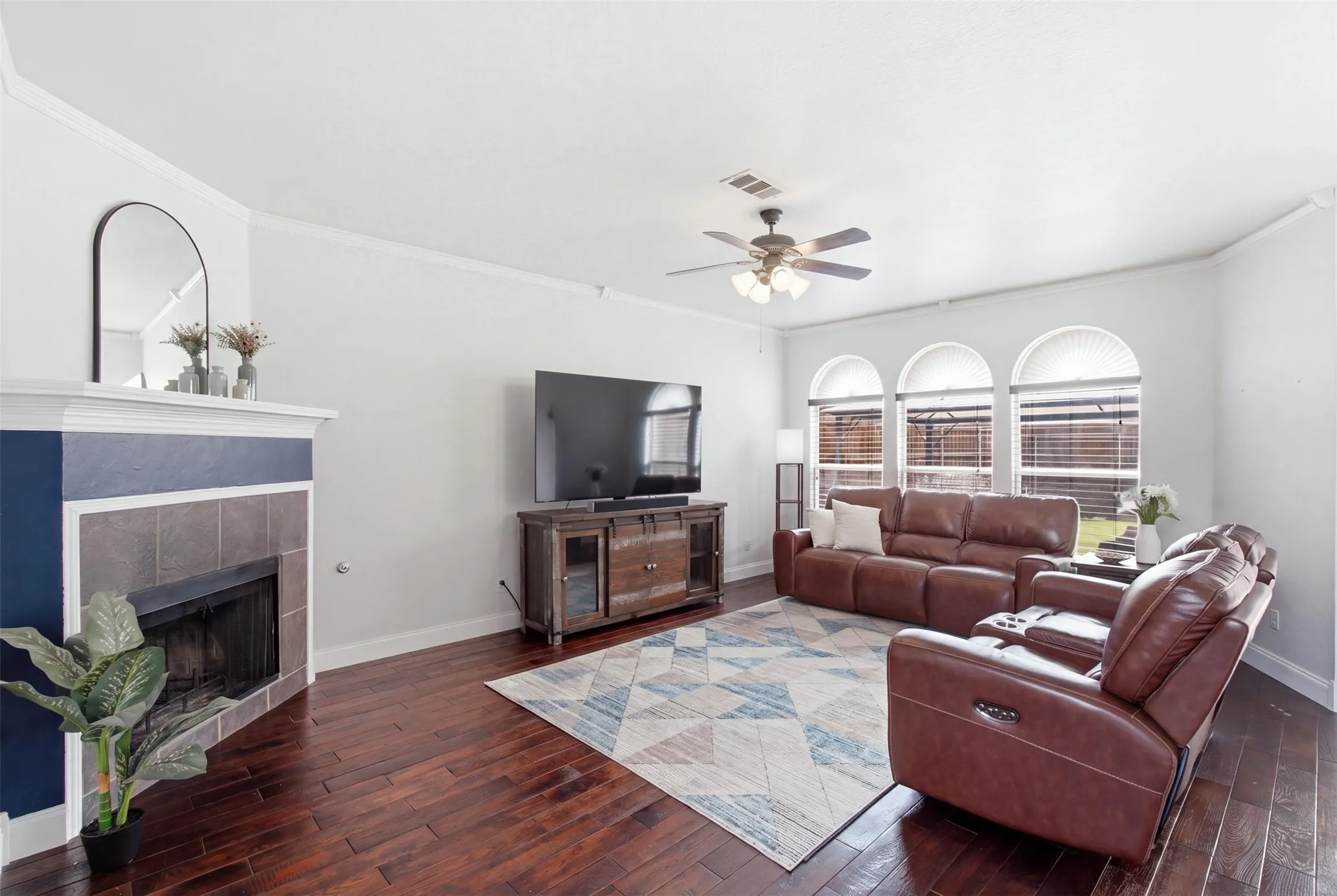 Single Family Residence For Sale in Denton County , 5609 Norris Drive, The Colony, Texas 75056, 4 Bedroom, 3 Bathroom, 2 Garage spaces, 2,883 Sqft, built in 2001, mls#21412726, Real Estate Agent in The Colony, Homes For Sale in Denton county, Homes For Sale in The Colony, Realtor in The Colony Texas, Real Estate Brokerage Independent Realty Texas, Luminita Cordes Realtor