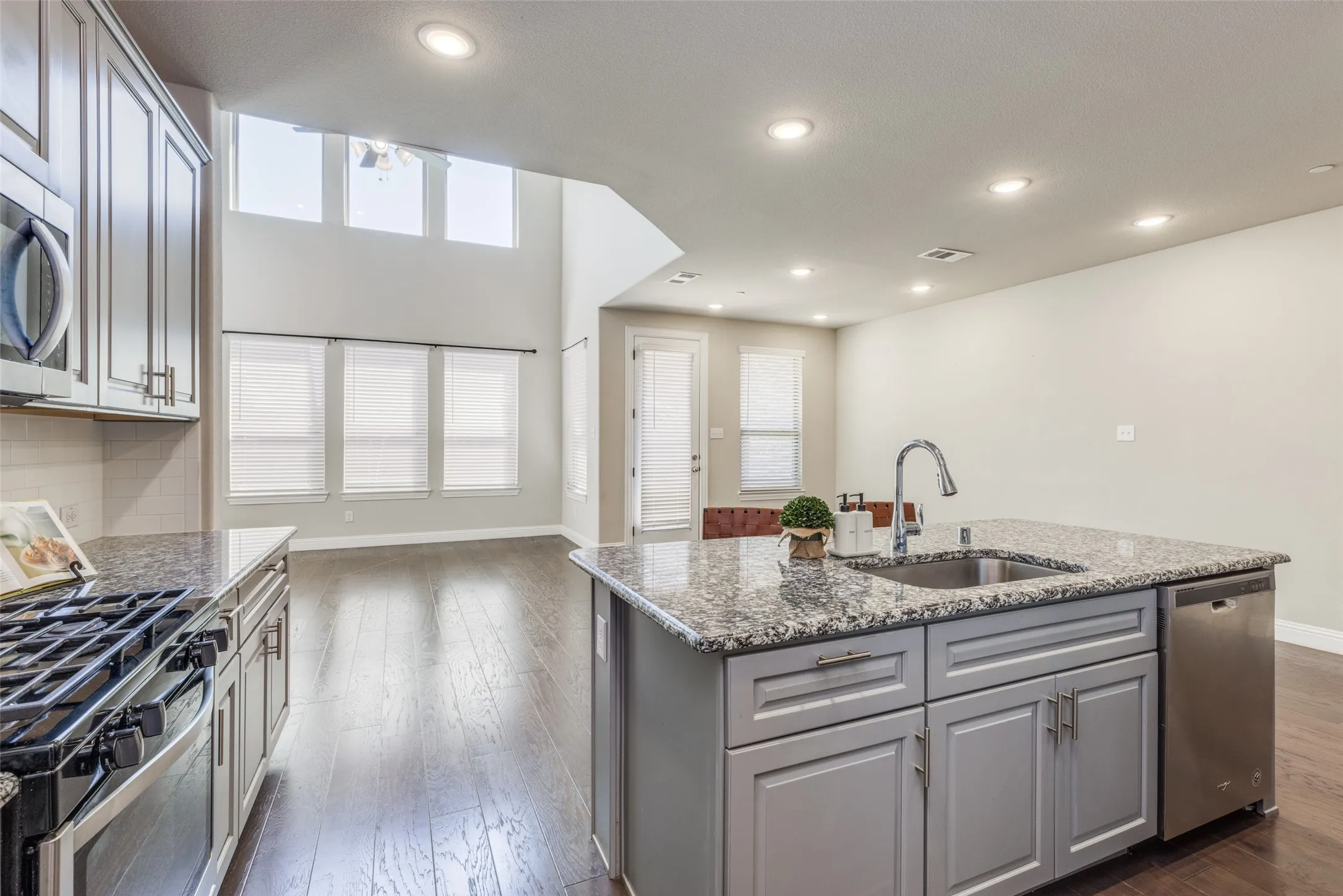Townhouse For Rent in Collin County , 4580 Titus Circle, Plano, Texas 75024, 3 Bedroom, 3 Bathroom, 2 Garage spaces, 1,751 Sqft, built in 2018, mls#21411932, Real Estate Agent in Plano, Homes For Rent in Collin county, Homes For Rent in Plano, Realtor in Plano Texas, Real Estate Brokerage Independent Realty Texas, Luminita Cordes Realtor