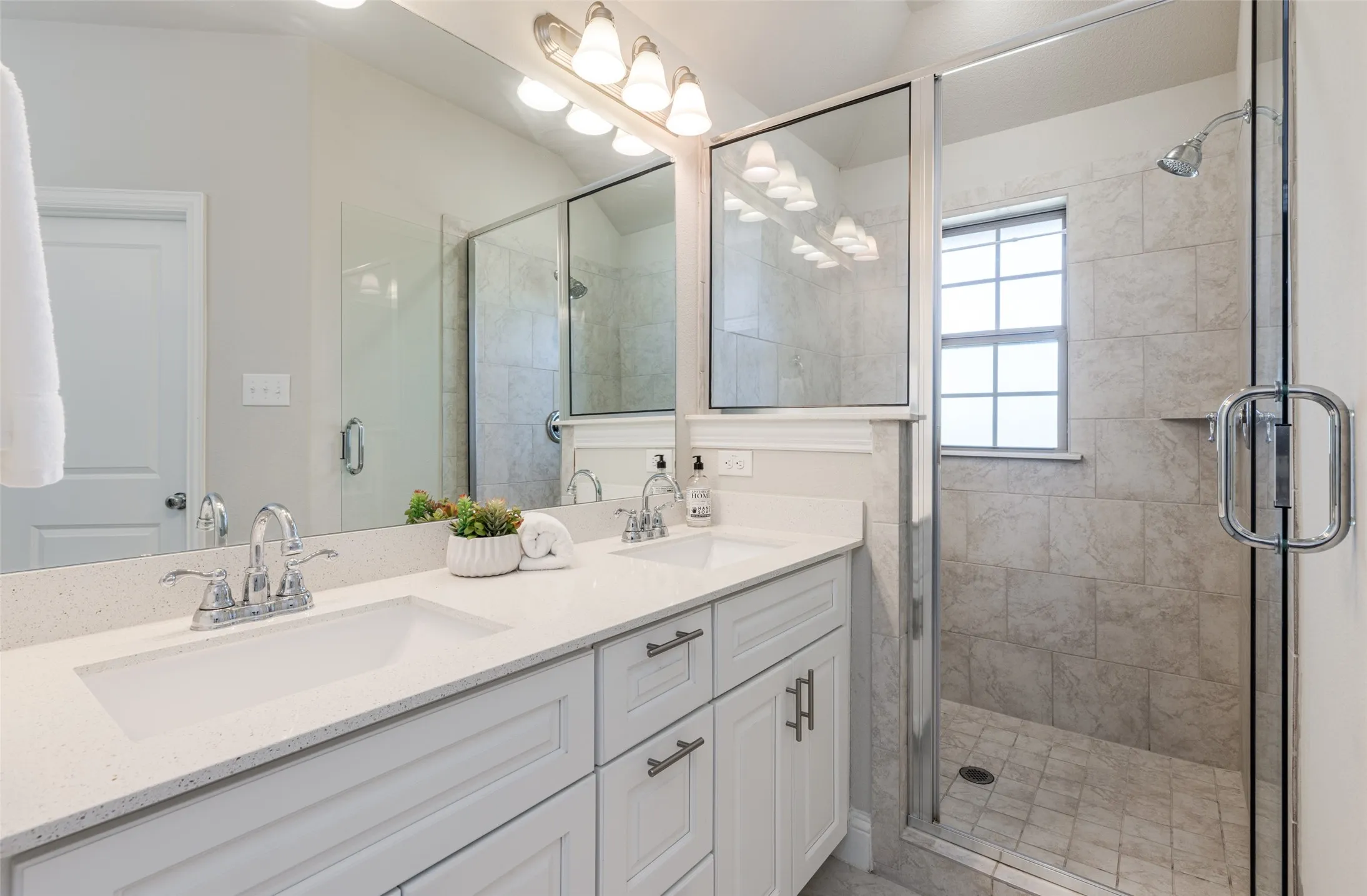 Townhouse For Rent in Collin County , 4580 Titus Circle, Plano, Texas 75024, 3 Bedroom, 3 Bathroom, 2 Garage spaces, 1,751 Sqft, built in 2018, mls#21411932, Real Estate Agent in Plano, Homes For Rent in Collin county, Homes For Rent in Plano, Realtor in Plano Texas, Real Estate Brokerage Independent Realty Texas, Luminita Cordes Realtor
