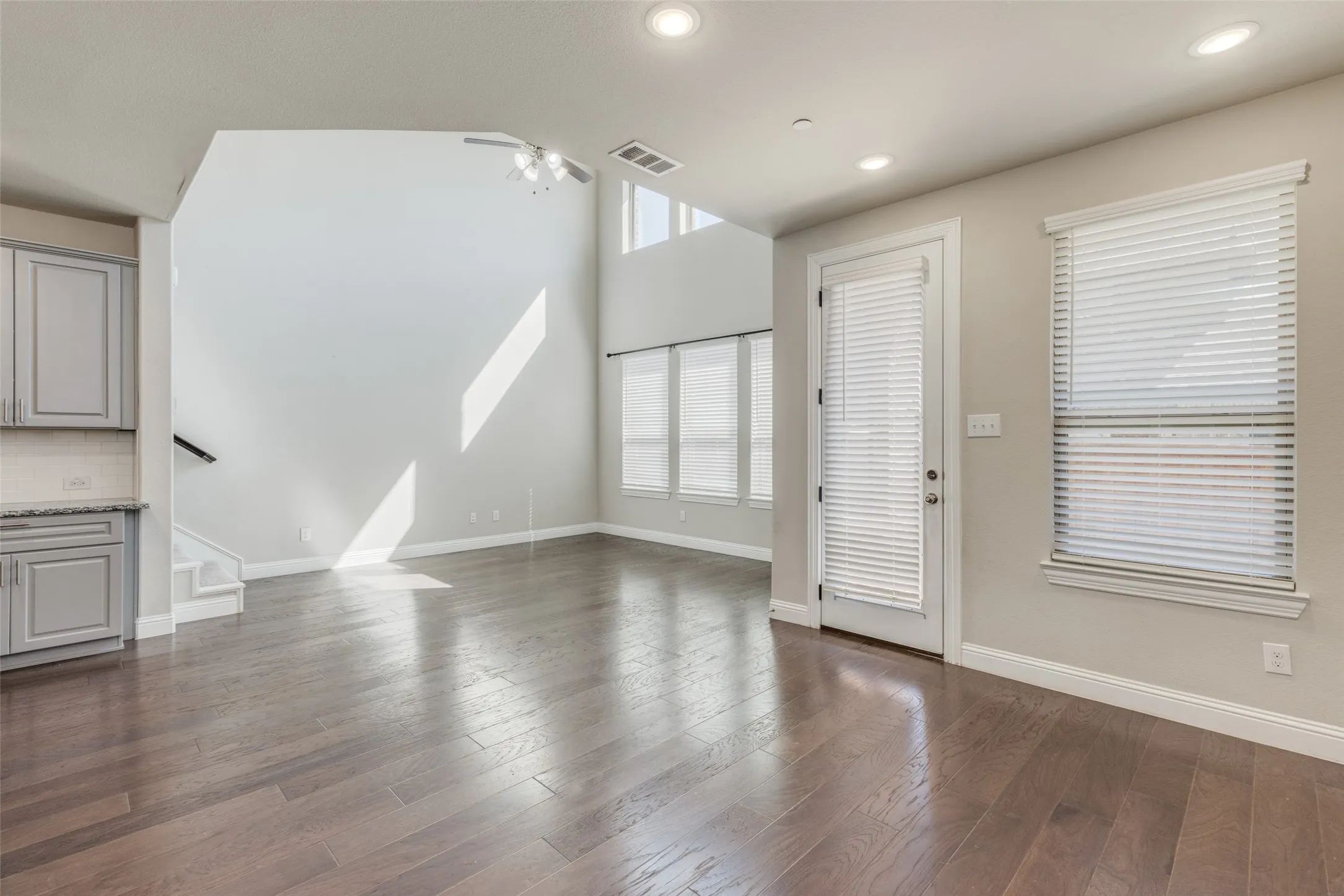 Townhouse For Rent in Collin County , 4580 Titus Circle, Plano, Texas 75024, 3 Bedroom, 3 Bathroom, 2 Garage spaces, 1,751 Sqft, built in 2018, mls#21411932, Real Estate Agent in Plano, Homes For Rent in Collin county, Homes For Rent in Plano, Realtor in Plano Texas, Real Estate Brokerage Independent Realty Texas, Luminita Cordes Realtor
