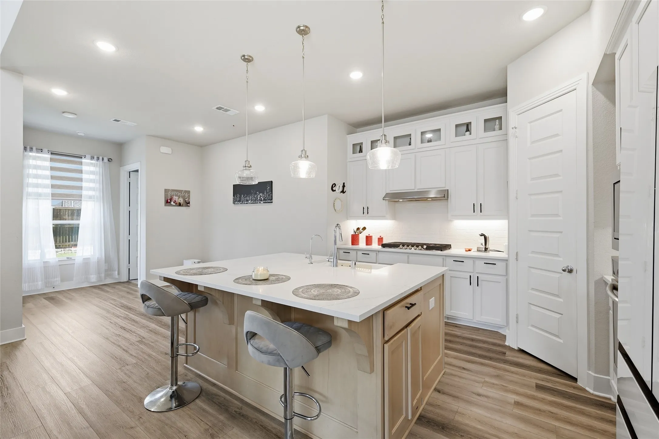 Single Family Residence For Sale in Collin County , 3001 Milton Drive, Melissa, Texas 75454, 5 Bedroom, 4 Bathroom, 2 Garage spaces, 3,210 Sqft, built in 2022, mls#21410290, Real Estate Agent in Melissa, Homes For Sale in Collin county, Homes For Sale in Melissa, Realtor in Melissa Texas, Real Estate Brokerage Independent Realty Texas, Luminita Cordes Realtor
