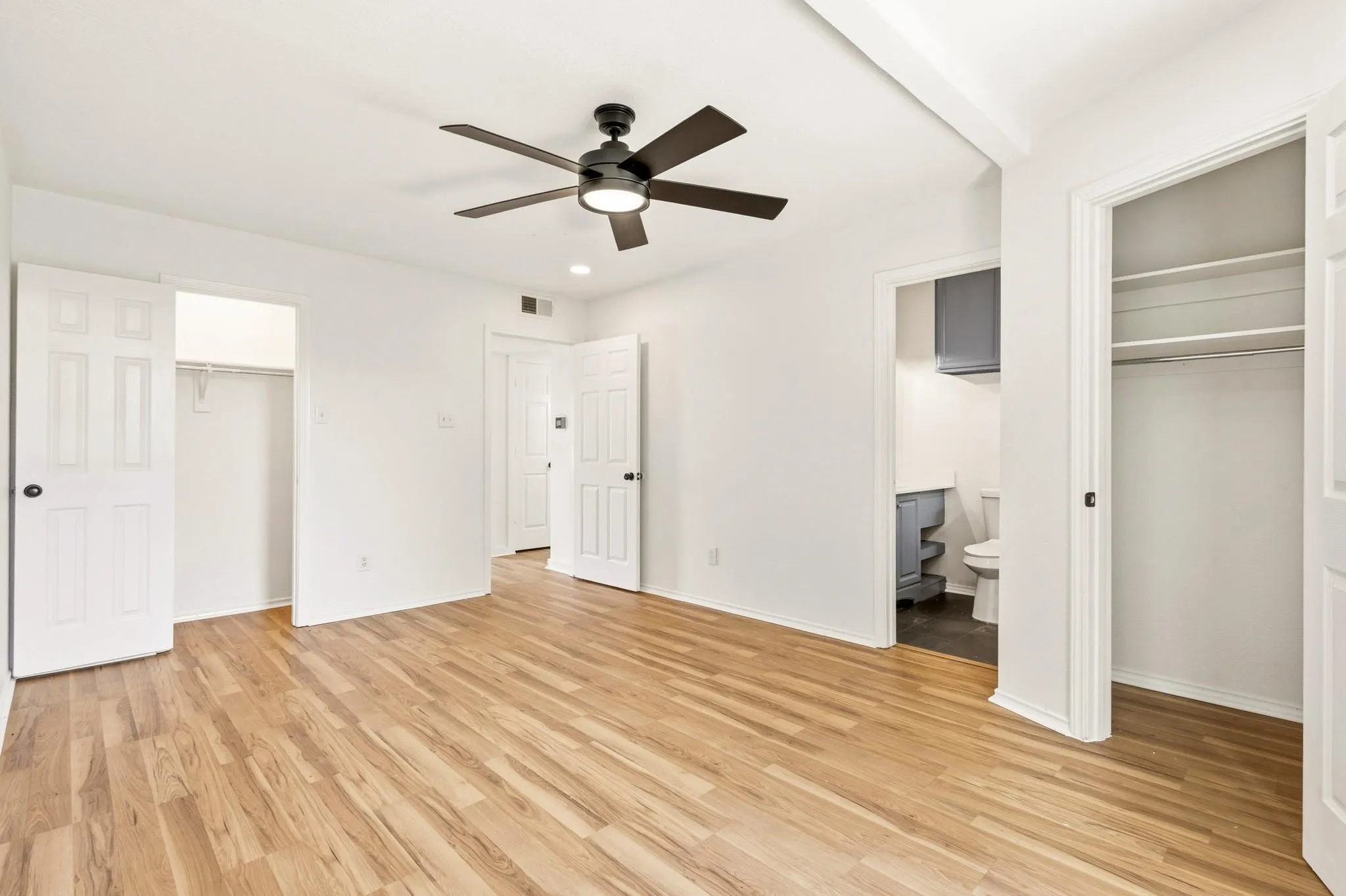 Single Family Residence For Rent in Dallas County , 1313 Crosscreek Lane, Seagoville, Texas 75159, 4 Bedroom, 3 Bathroom, Garage spaces, 1,447 Sqft, built in 1996, mls#21412971, Real Estate Agent in Seagoville, Homes For Rent in Dallas county, Homes For Rent in Seagoville, Realtor in Seagoville Texas, Real Estate Brokerage Independent Realty Texas, Luminita Cordes Realtor