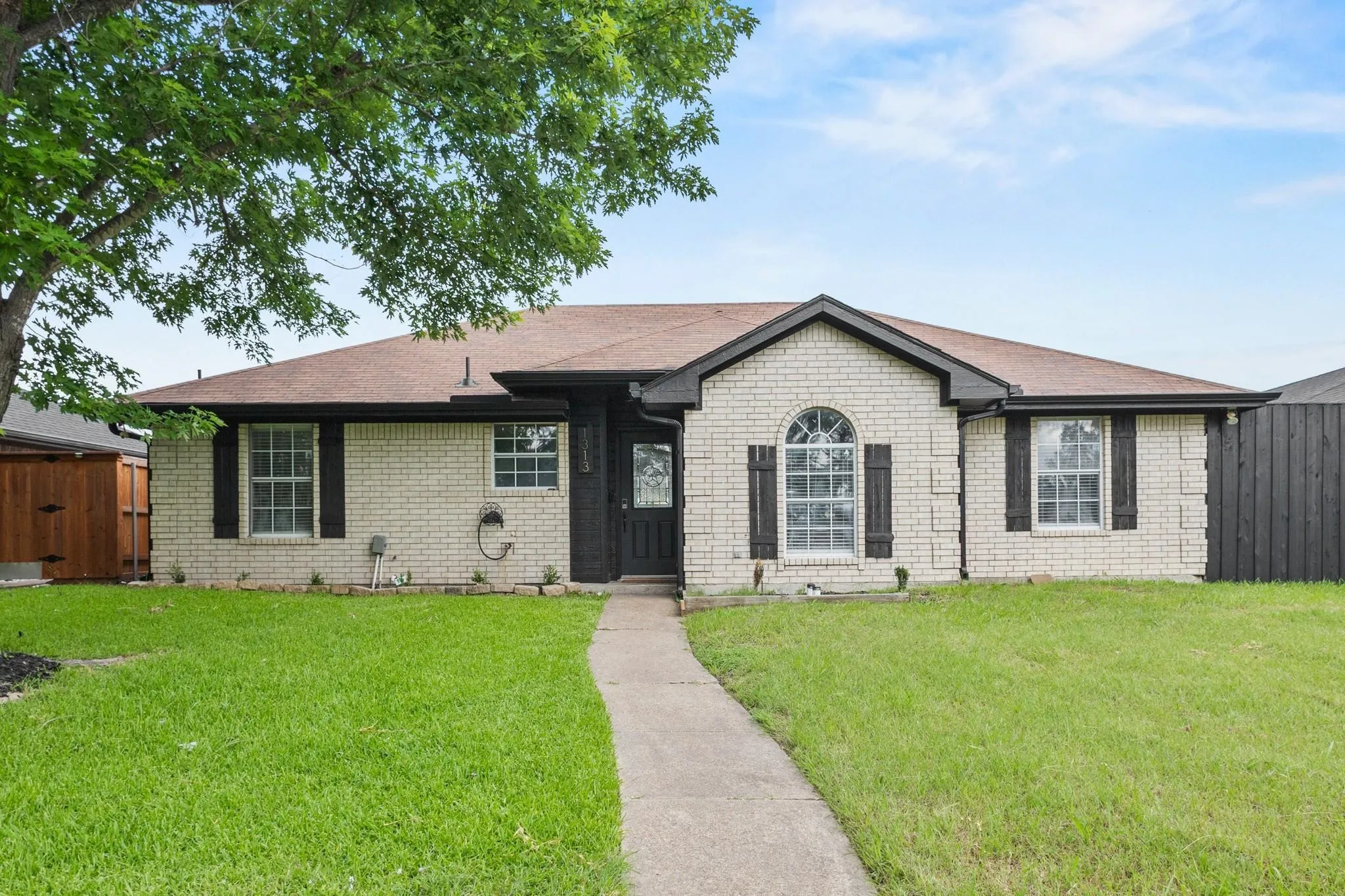 Single Family Residence For Rent