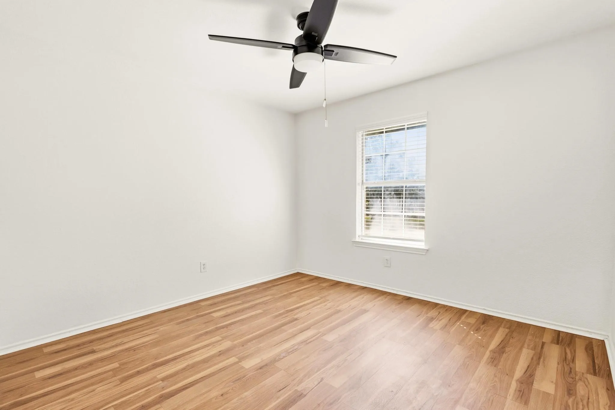 Single Family Residence For Rent in Dallas County , 1313 Crosscreek Lane, Seagoville, Texas 75159, 4 Bedroom, 3 Bathroom, Garage spaces, 1,447 Sqft, built in 1996, mls#21412971, Real Estate Agent in Seagoville, Homes For Rent in Dallas county, Homes For Rent in Seagoville, Realtor in Seagoville Texas, Real Estate Brokerage Independent Realty Texas, Luminita Cordes Realtor