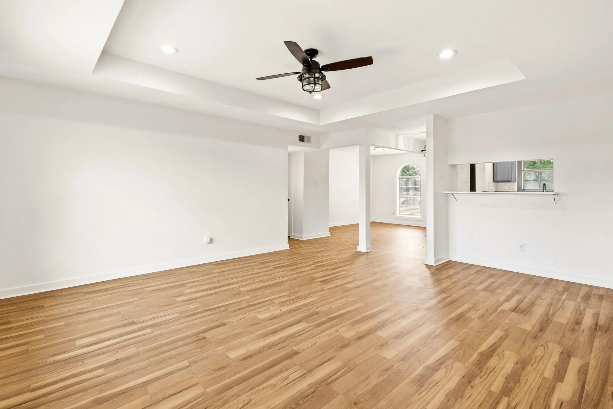 Single Family Residence For Rent in Dallas County , 1313 Crosscreek Lane, Seagoville, Texas 75159, 4 Bedroom, 3 Bathroom, Garage spaces, 1,447 Sqft, built in 1996, mls#21412971, Real Estate Agent in Seagoville, Homes For Rent in Dallas county, Homes For Rent in Seagoville, Realtor in Seagoville Texas, Real Estate Brokerage Independent Realty Texas, Luminita Cordes Realtor