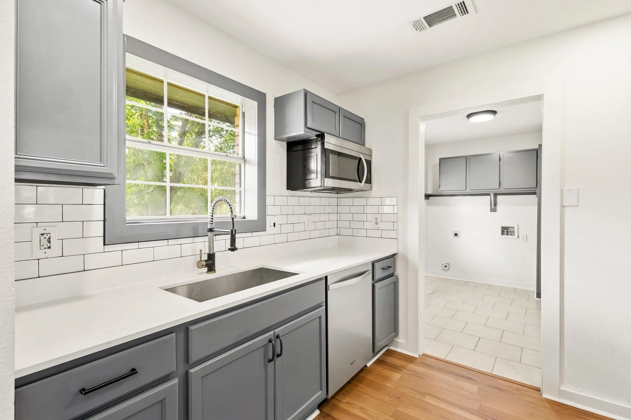 Single Family Residence For Rent in Dallas County , 1313 Crosscreek Lane, Seagoville, Texas 75159, 4 Bedroom, 3 Bathroom, Garage spaces, 1,447 Sqft, built in 1996, mls#21412971, Real Estate Agent in Seagoville, Homes For Rent in Dallas county, Homes For Rent in Seagoville, Realtor in Seagoville Texas, Real Estate Brokerage Independent Realty Texas, Luminita Cordes Realtor