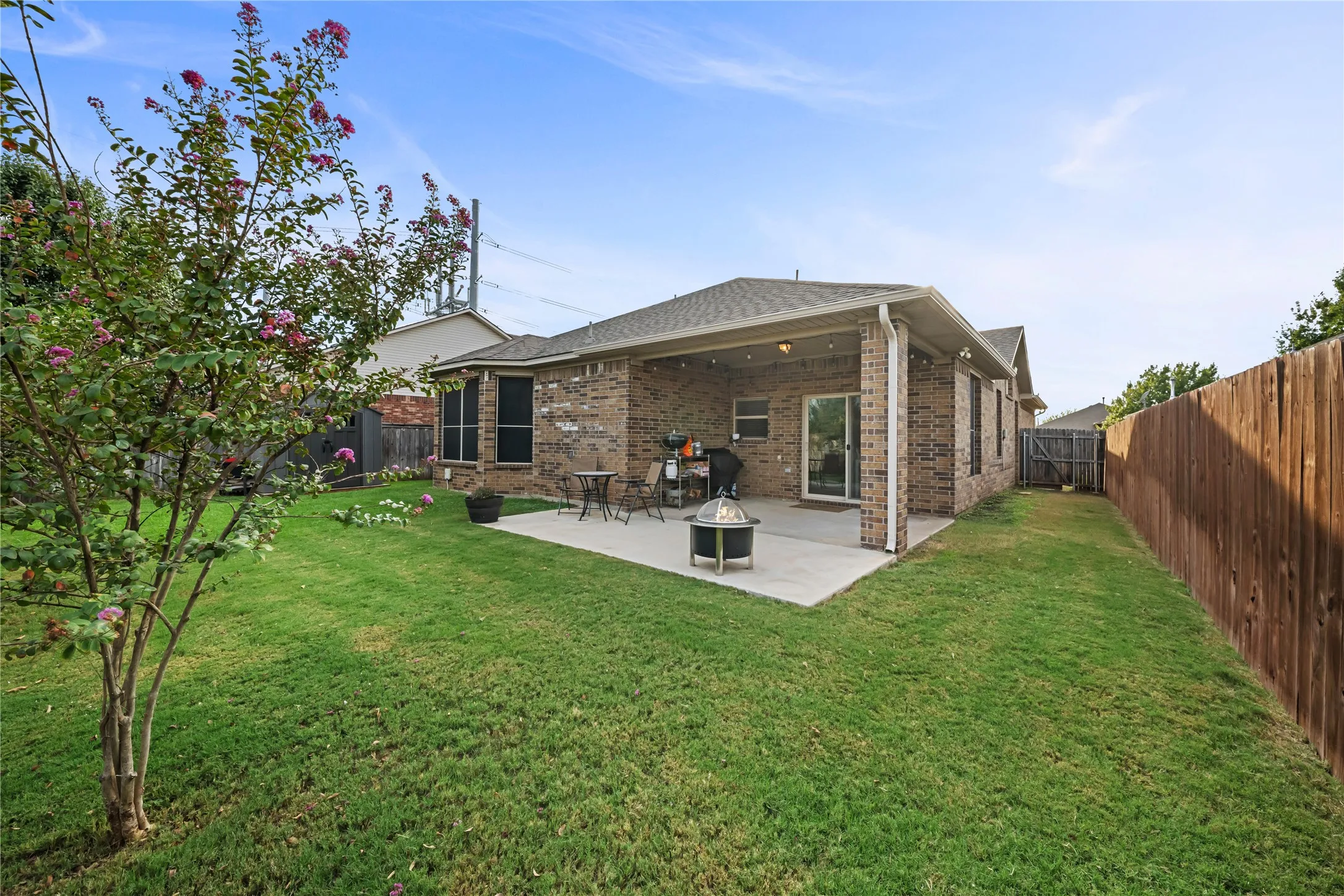 Single Family Residence For Sale in Tarrant County , 5712 Pawpaw Ridge Drive, Fort Worth, Texas 76179, 3 Bedroom, 2 Bathroom, 2 Garage spaces, 1,805 Sqft, built in 2010, mls#21412239, Real Estate Agent in Fort Worth, Homes For Sale in Tarrant county, Homes For Sale in Fort Worth, Realtor in Fort Worth Texas, Real Estate Brokerage Independent Realty Texas, Luminita Cordes Realtor