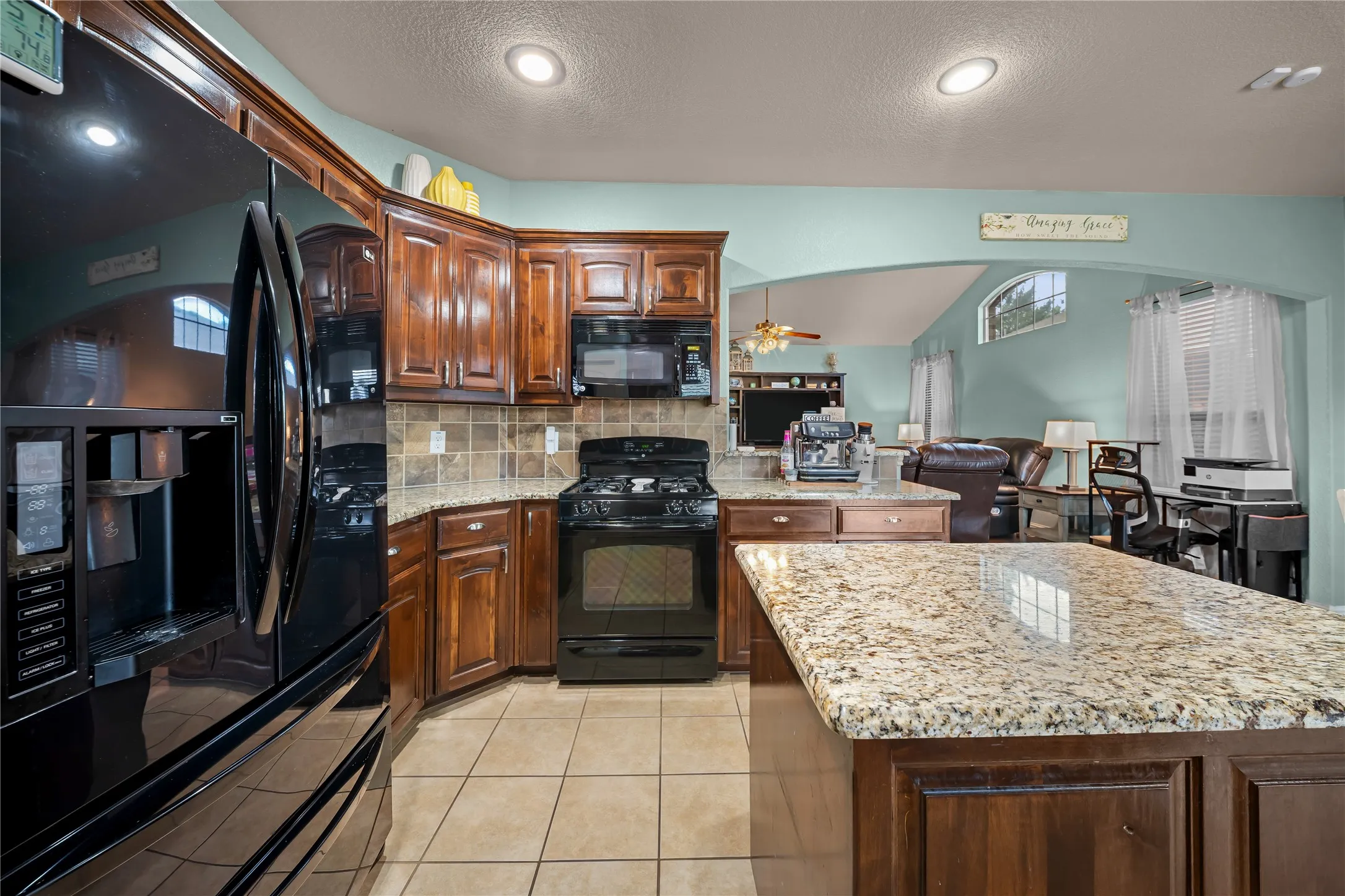 Single Family Residence For Sale in Tarrant County , 5712 Pawpaw Ridge Drive, Fort Worth, Texas 76179, 3 Bedroom, 2 Bathroom, 2 Garage spaces, 1,805 Sqft, built in 2010, mls#21412239, Real Estate Agent in Fort Worth, Homes For Sale in Tarrant county, Homes For Sale in Fort Worth, Realtor in Fort Worth Texas, Real Estate Brokerage Independent Realty Texas, Luminita Cordes Realtor