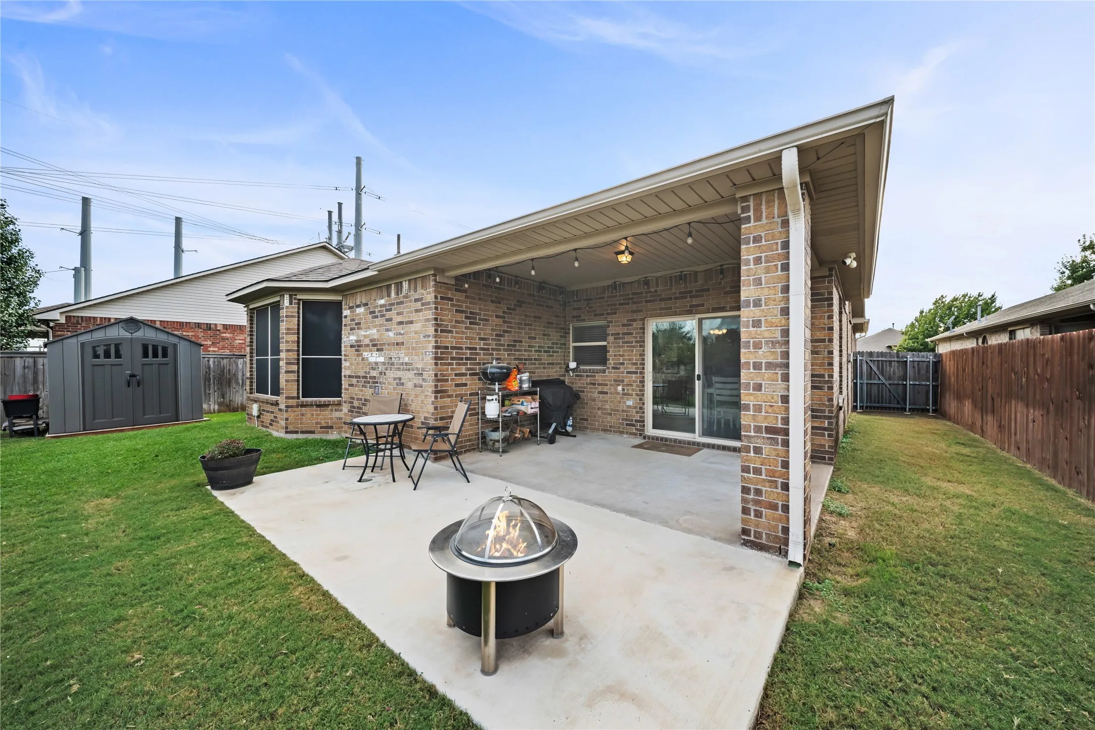 Single Family Residence For Sale in Tarrant County , 5712 Pawpaw Ridge Drive, Fort Worth, Texas 76179, 3 Bedroom, 2 Bathroom, 2 Garage spaces, 1,805 Sqft, built in 2010, mls#21412239, Real Estate Agent in Fort Worth, Homes For Sale in Tarrant county, Homes For Sale in Fort Worth, Realtor in Fort Worth Texas, Real Estate Brokerage Independent Realty Texas, Luminita Cordes Realtor