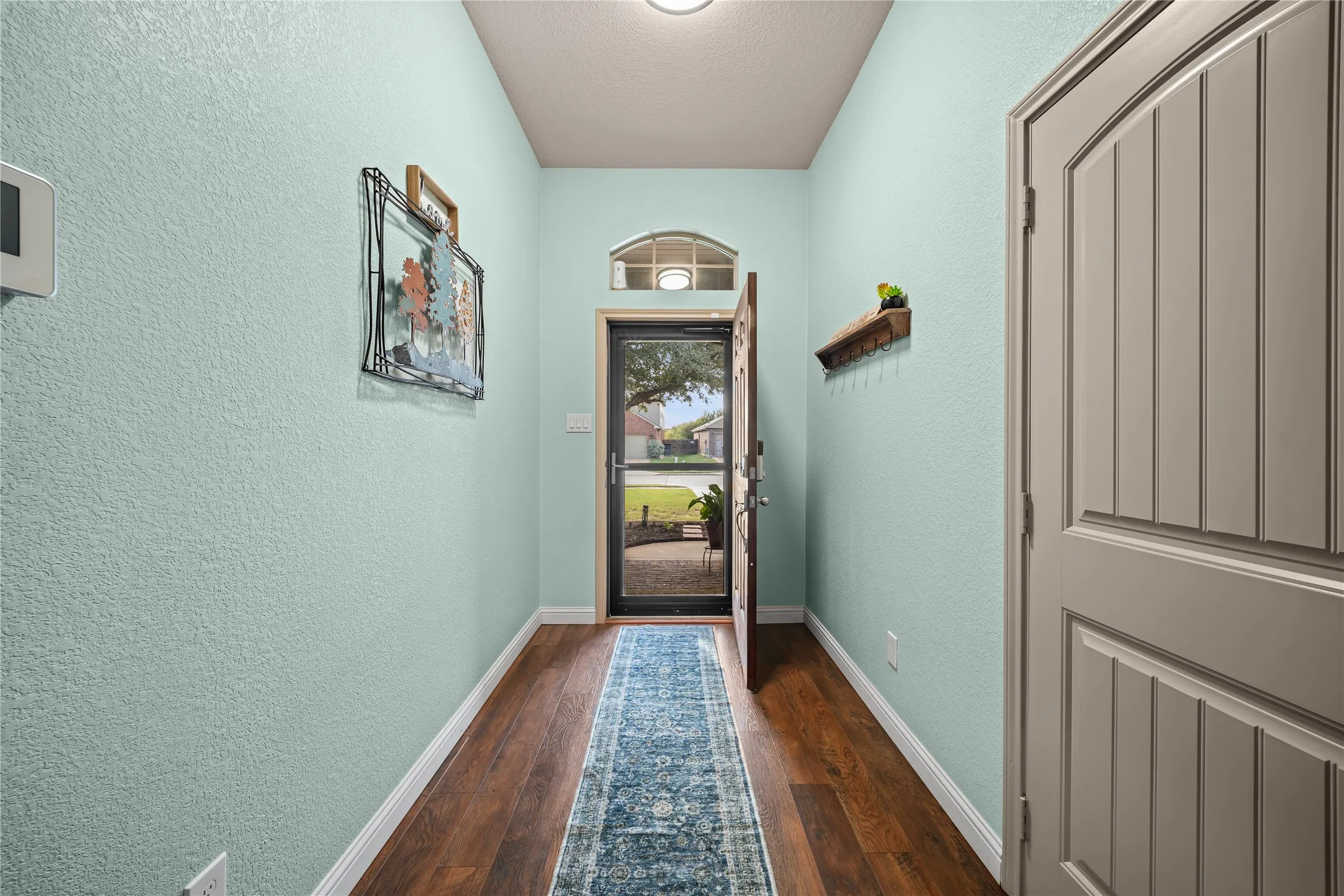 Single Family Residence For Sale in Tarrant County , 5712 Pawpaw Ridge Drive, Fort Worth, Texas 76179, 3 Bedroom, 2 Bathroom, 2 Garage spaces, 1,805 Sqft, built in 2010, mls#21412239, Real Estate Agent in Fort Worth, Homes For Sale in Tarrant county, Homes For Sale in Fort Worth, Realtor in Fort Worth Texas, Real Estate Brokerage Independent Realty Texas, Luminita Cordes Realtor