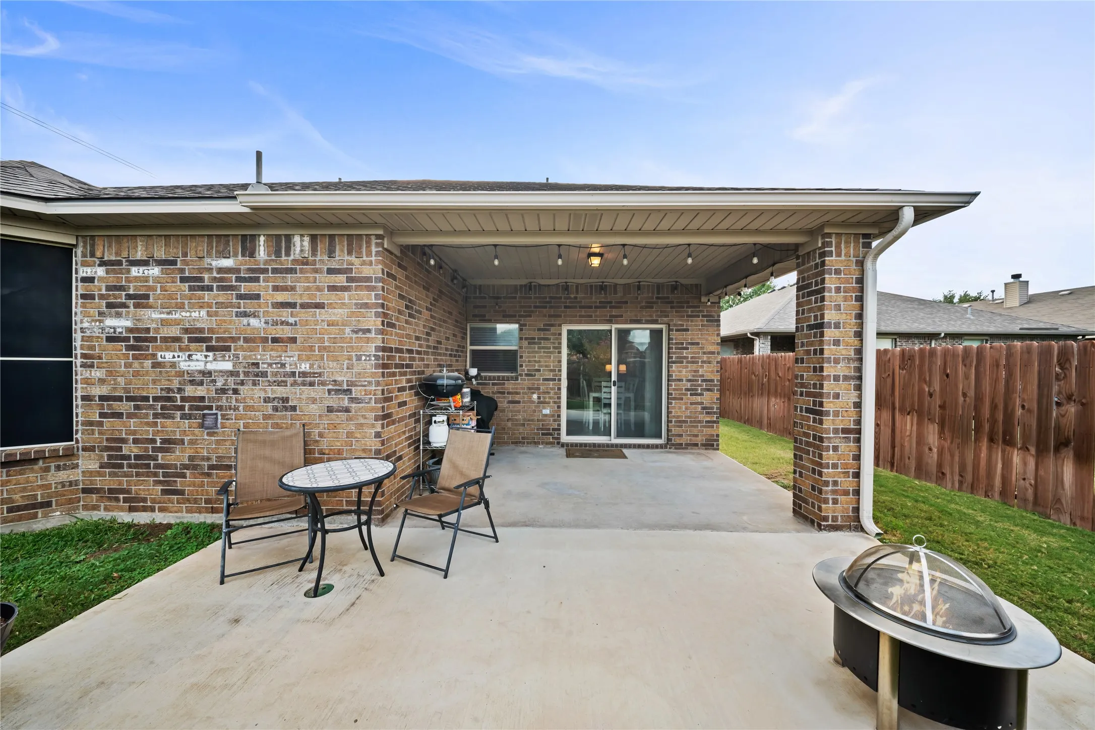 Single Family Residence For Sale in Tarrant County , 5712 Pawpaw Ridge Drive, Fort Worth, Texas 76179, 3 Bedroom, 2 Bathroom, 2 Garage spaces, 1,805 Sqft, built in 2010, mls#21412239, Real Estate Agent in Fort Worth, Homes For Sale in Tarrant county, Homes For Sale in Fort Worth, Realtor in Fort Worth Texas, Real Estate Brokerage Independent Realty Texas, Luminita Cordes Realtor