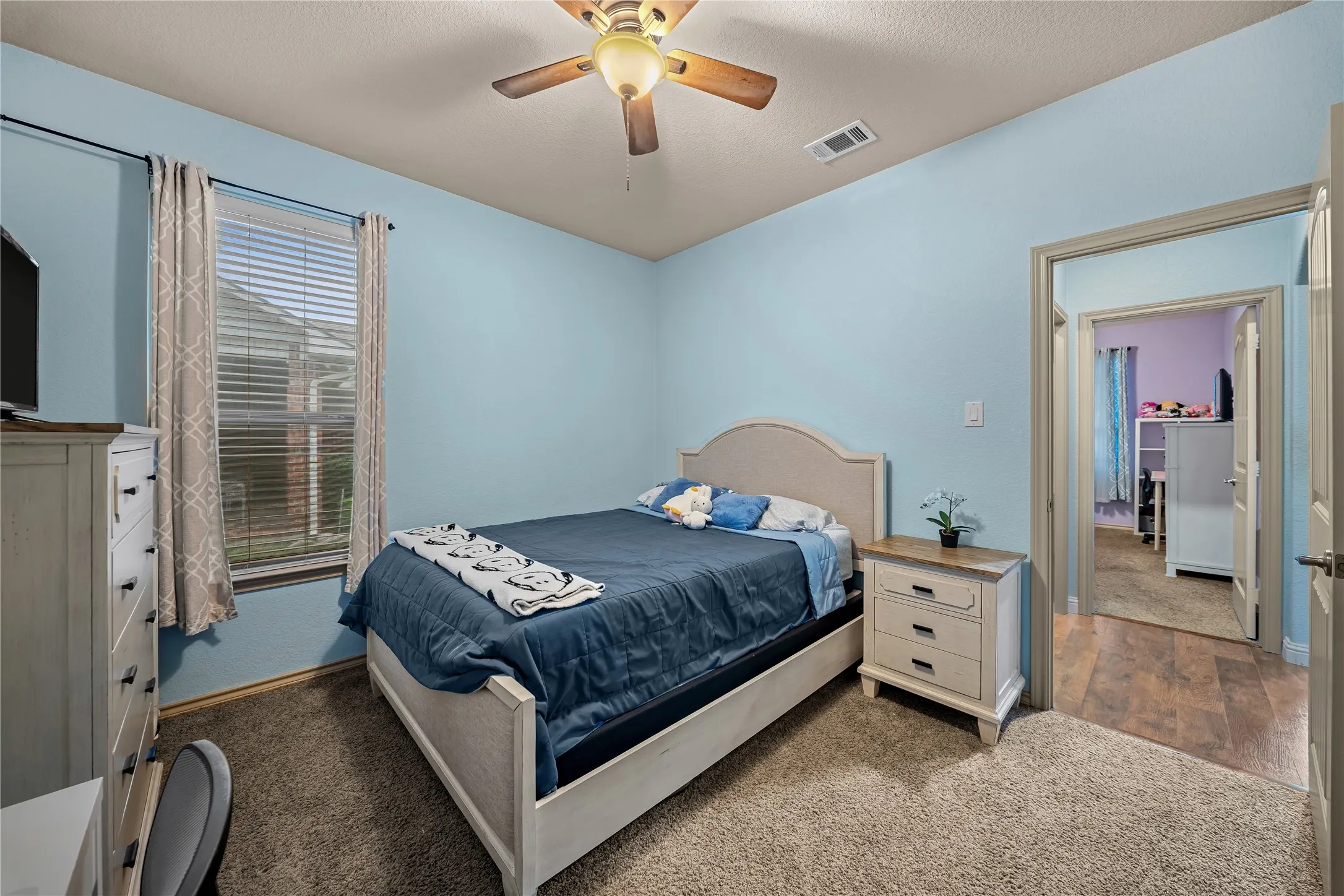 Single Family Residence For Sale in Tarrant County , 5712 Pawpaw Ridge Drive, Fort Worth, Texas 76179, 3 Bedroom, 2 Bathroom, 2 Garage spaces, 1,805 Sqft, built in 2010, mls#21412239, Real Estate Agent in Fort Worth, Homes For Sale in Tarrant county, Homes For Sale in Fort Worth, Realtor in Fort Worth Texas, Real Estate Brokerage Independent Realty Texas, Luminita Cordes Realtor