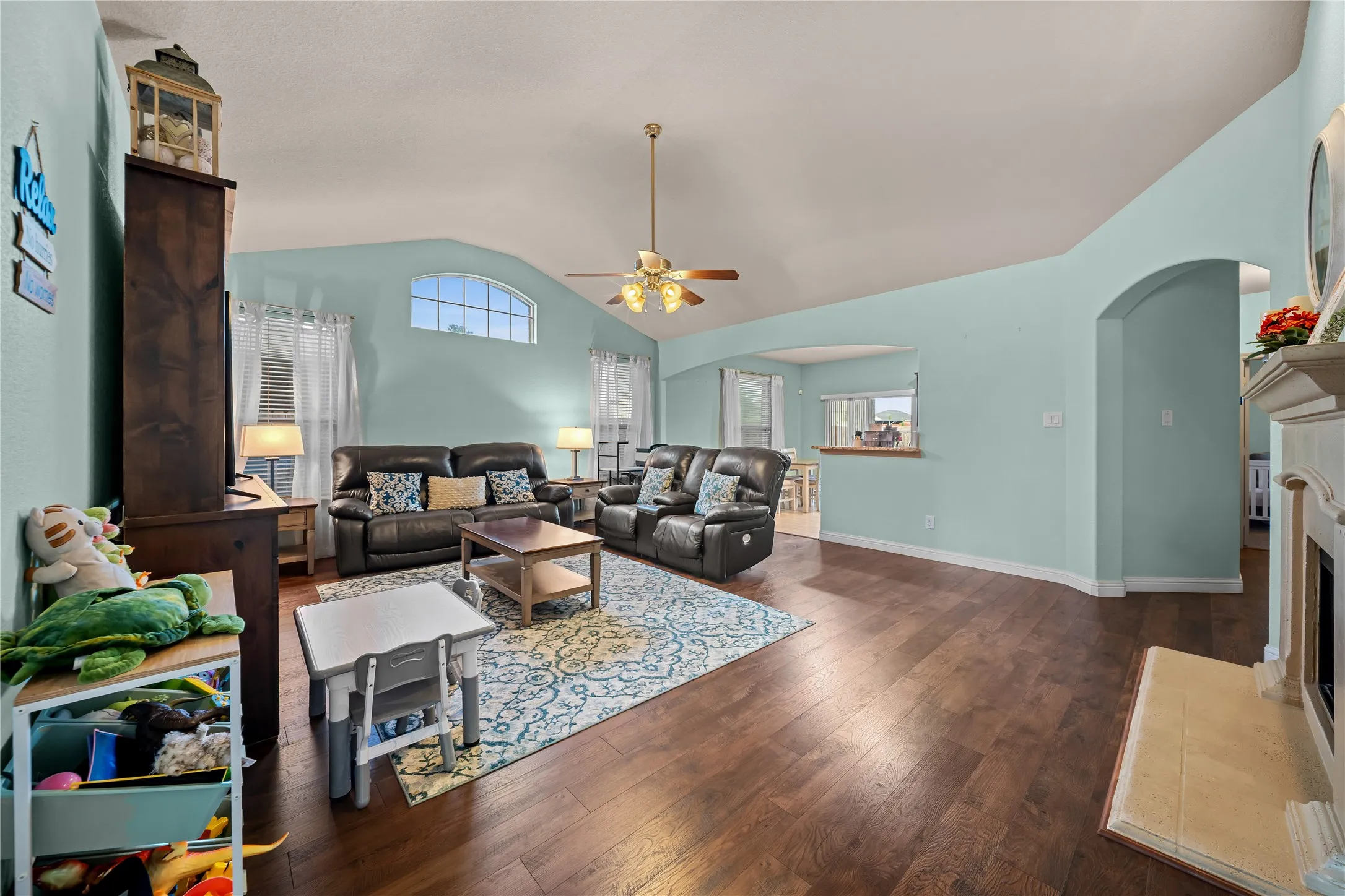 Single Family Residence For Sale in Tarrant County , 5712 Pawpaw Ridge Drive, Fort Worth, Texas 76179, 3 Bedroom, 2 Bathroom, 2 Garage spaces, 1,805 Sqft, built in 2010, mls#21412239, Real Estate Agent in Fort Worth, Homes For Sale in Tarrant county, Homes For Sale in Fort Worth, Realtor in Fort Worth Texas, Real Estate Brokerage Independent Realty Texas, Luminita Cordes Realtor