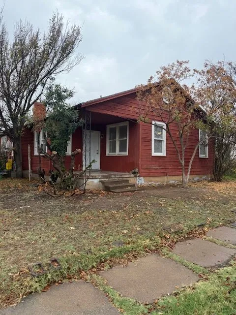 Duplex For Rent in Taylor County , 1602 S 11th Street, Abilene, Texas 79602, 1 Bedroom, 1 Bathroom, Garage spaces, 1,000 Sqft, built in 1948, mls#21412980, Real Estate Agent in Abilene, Homes For Rent in Taylor county, Homes For Rent in Abilene, Realtor in Abilene Texas, Real Estate Brokerage Independent Realty Texas, Luminita Cordes Realtor