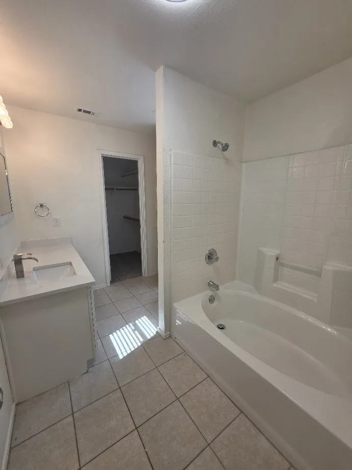 Single Family Residence For Sale in Dallas County , 8034 Genesis Drive, Dallas, Texas 75232, 3 Bedroom, 2 Bathroom, 2 Garage spaces, 1,170 Sqft, built in 2004, mls#21411057, Real Estate Agent in Dallas, Homes For Sale in Dallas county, Homes For Sale in Dallas, Realtor in Dallas Texas, Real Estate Brokerage Independent Realty Texas, Luminita Cordes Realtor