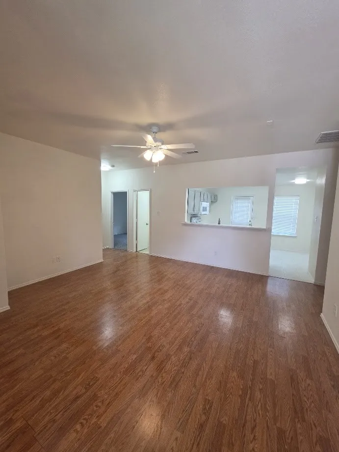 Single Family Residence For Sale in Dallas County , 8034 Genesis Drive, Dallas, Texas 75232, 3 Bedroom, 2 Bathroom, 2 Garage spaces, 1,170 Sqft, built in 2004, mls#21411057, Real Estate Agent in Dallas, Homes For Sale in Dallas county, Homes For Sale in Dallas, Realtor in Dallas Texas, Real Estate Brokerage Independent Realty Texas, Luminita Cordes Realtor