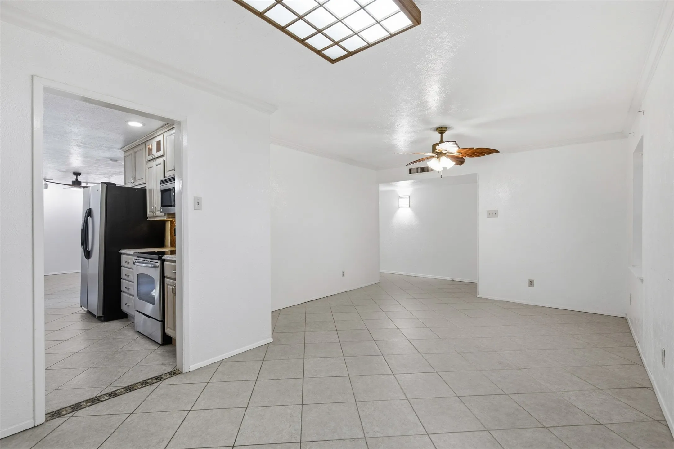 Single Family Residence For Sale in Denton County , 5068 Avery Lane, The Colony, Texas 75056, 3 Bedroom, 2 Bathroom, 2 Garage spaces, 1,699 Sqft, built in 1974, mls#21404159, Real Estate Agent in The Colony, Homes For Sale in Denton county, Homes For Sale in The Colony, Realtor in The Colony Texas, Real Estate Brokerage Independent Realty Texas, Luminita Cordes Realtor
