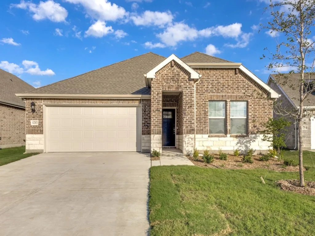 Single Family Residence For Rent