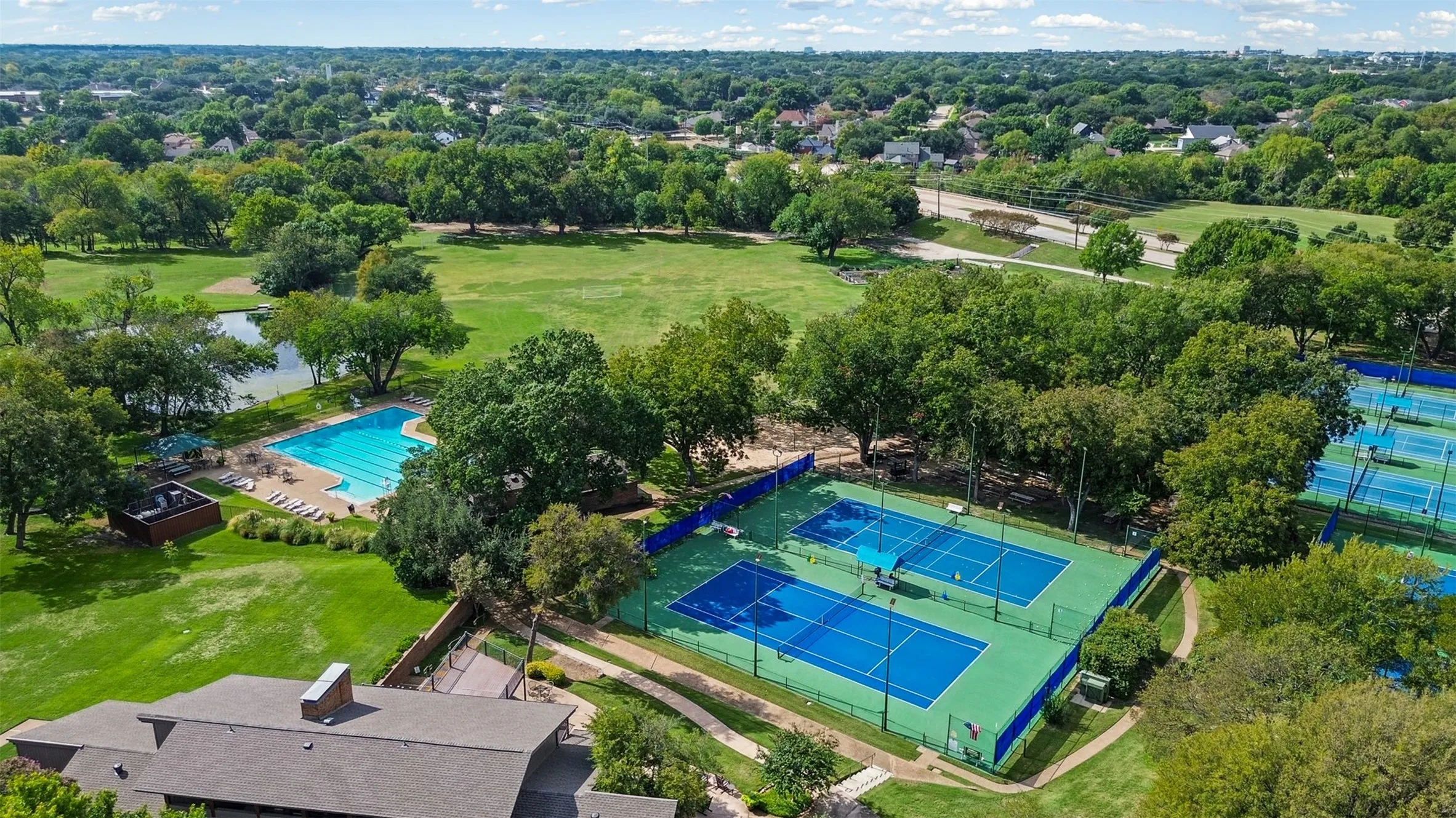 Single Family Residence For Sale in Dallas County , 7449 Courtside Drive, Garland, Texas 75044, 4 Bedroom, 3 Bathroom, 2 Garage spaces, 2,566 Sqft, built in 1984, mls#21412536, Real Estate Agent in Garland, Homes For Sale in Dallas county, Homes For Sale in Garland, Realtor in Garland Texas, Real Estate Brokerage Independent Realty Texas, Luminita Cordes Realtor