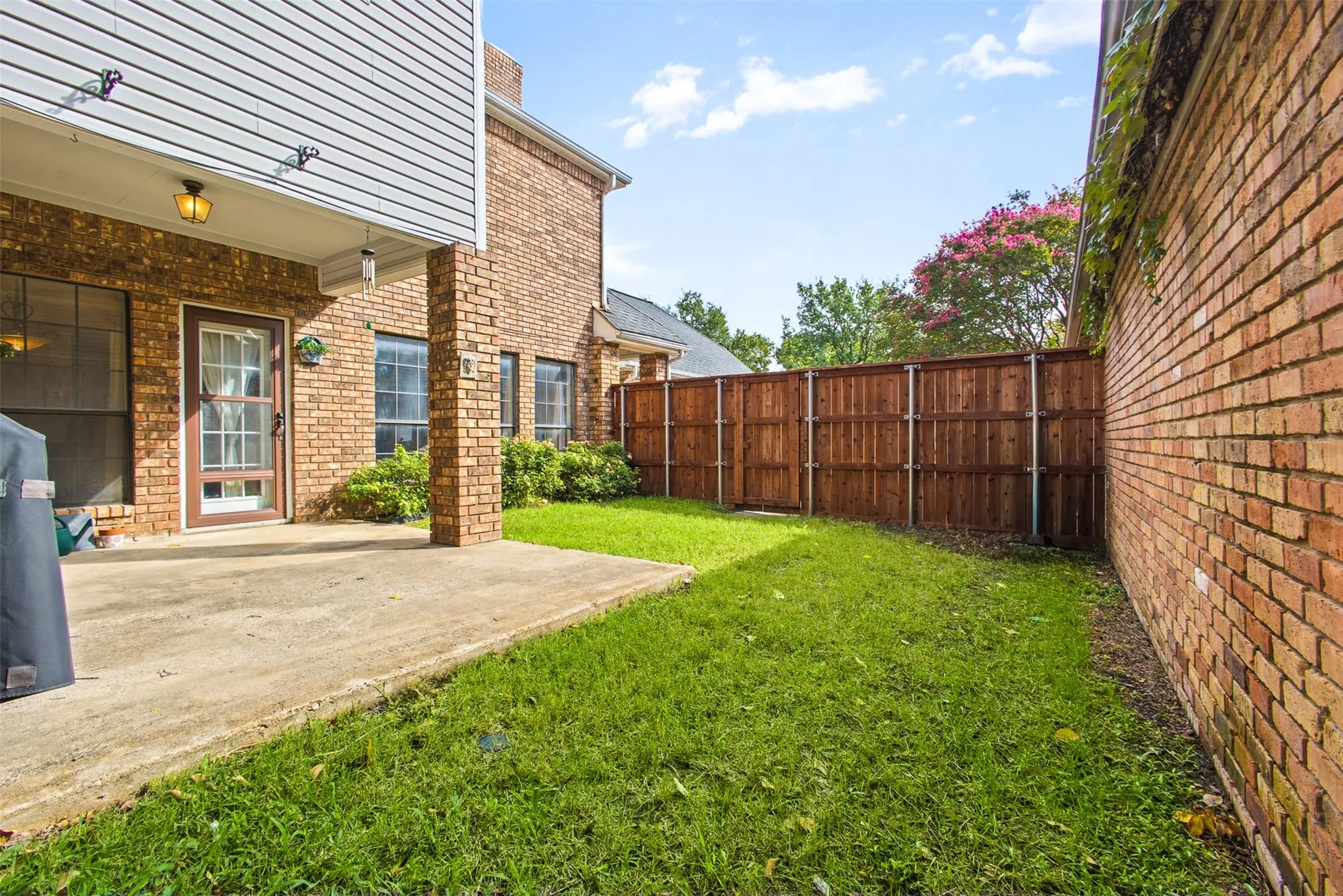 Single Family Residence For Sale in Dallas County , 7449 Courtside Drive, Garland, Texas 75044, 4 Bedroom, 3 Bathroom, 2 Garage spaces, 2,566 Sqft, built in 1984, mls#21412536, Real Estate Agent in Garland, Homes For Sale in Dallas county, Homes For Sale in Garland, Realtor in Garland Texas, Real Estate Brokerage Independent Realty Texas, Luminita Cordes Realtor