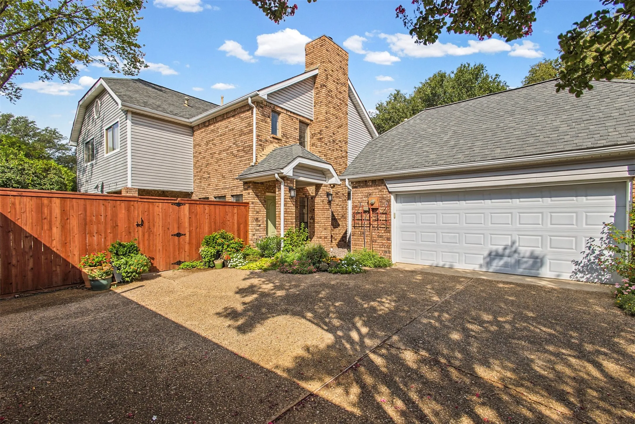 Single Family Residence For Sale in Dallas County , 7449 Courtside Drive, Garland, Texas 75044, 4 Bedroom, 3 Bathroom, 2 Garage spaces, 2,566 Sqft, built in 1984, mls#21412536, Real Estate Agent in Garland, Homes For Sale in Dallas county, Homes For Sale in Garland, Realtor in Garland Texas, Real Estate Brokerage Independent Realty Texas, Luminita Cordes Realtor