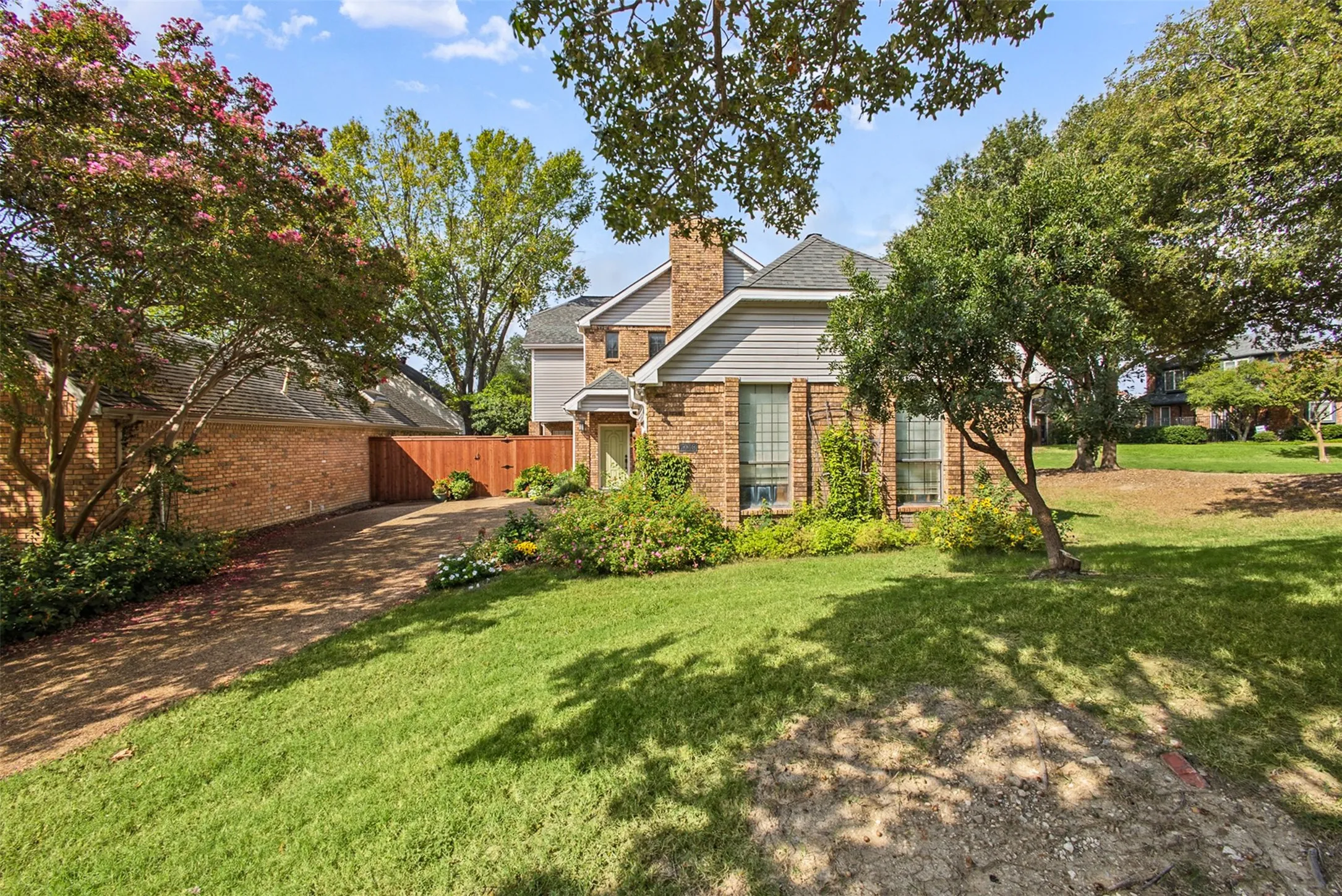 Single Family Residence For Sale in Dallas County , 7449 Courtside Drive, Garland, Texas 75044, 4 Bedroom, 3 Bathroom, 2 Garage spaces, 2,566 Sqft, built in 1984, mls#21412536, Real Estate Agent in Garland, Homes For Sale in Dallas county, Homes For Sale in Garland, Realtor in Garland Texas, Real Estate Brokerage Independent Realty Texas, Luminita Cordes Realtor
